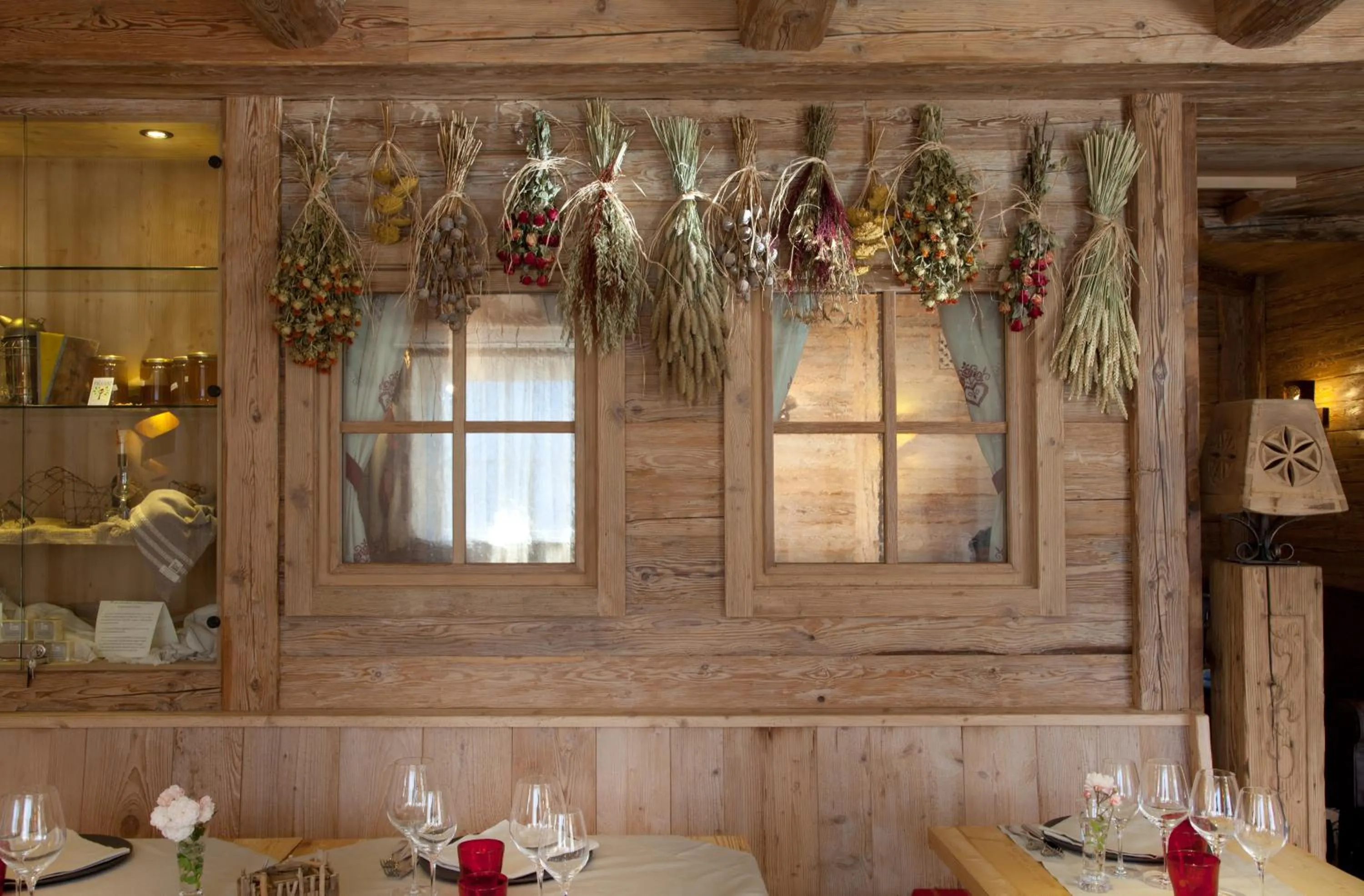 Restaurant/places to eat in Fogajard Lovely Chalet