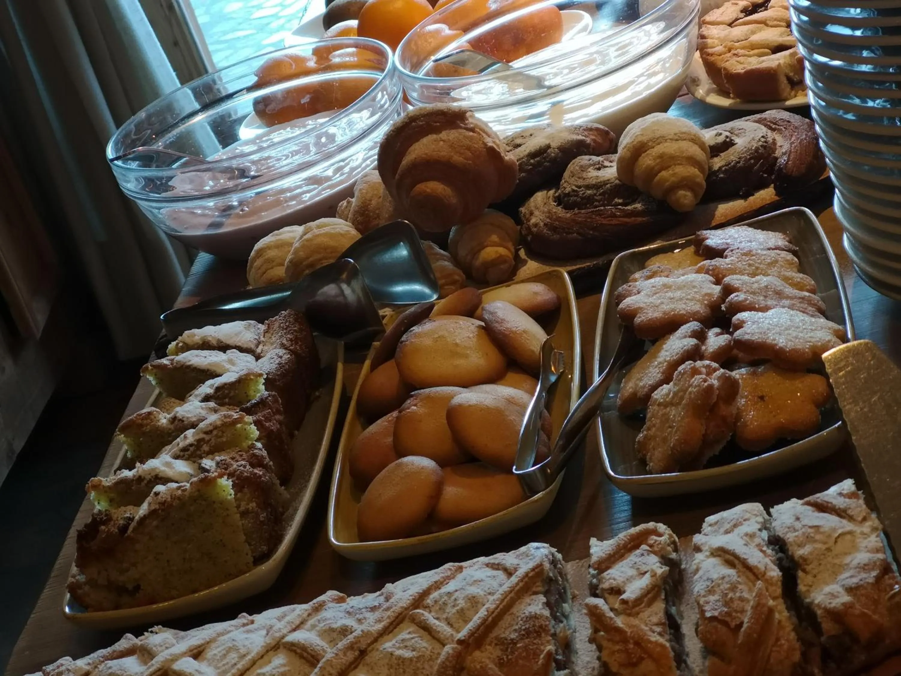 Buffet breakfast in Fogajard Lovely Chalet