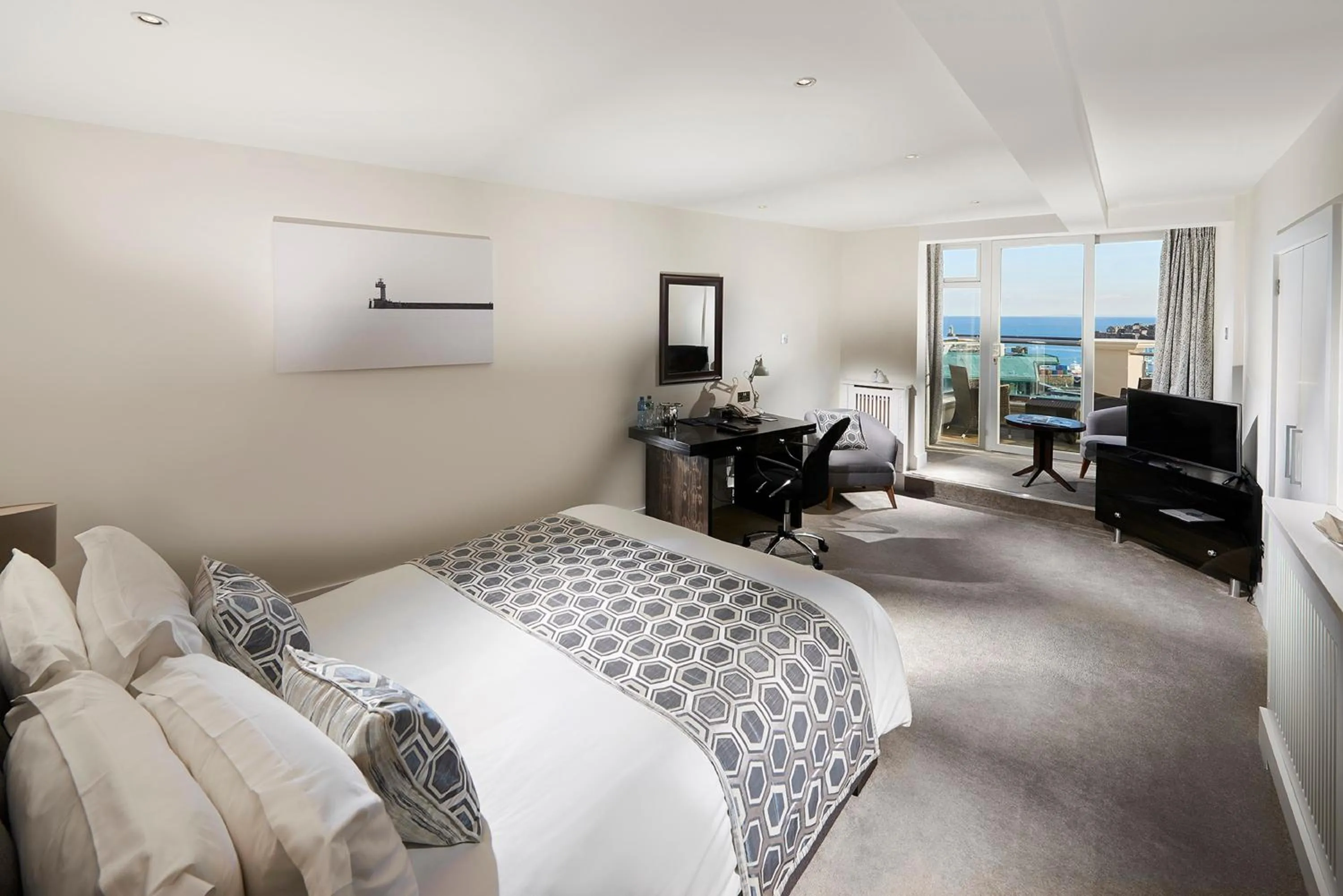 Photo of the whole room, Bed in La Fregate Hotel