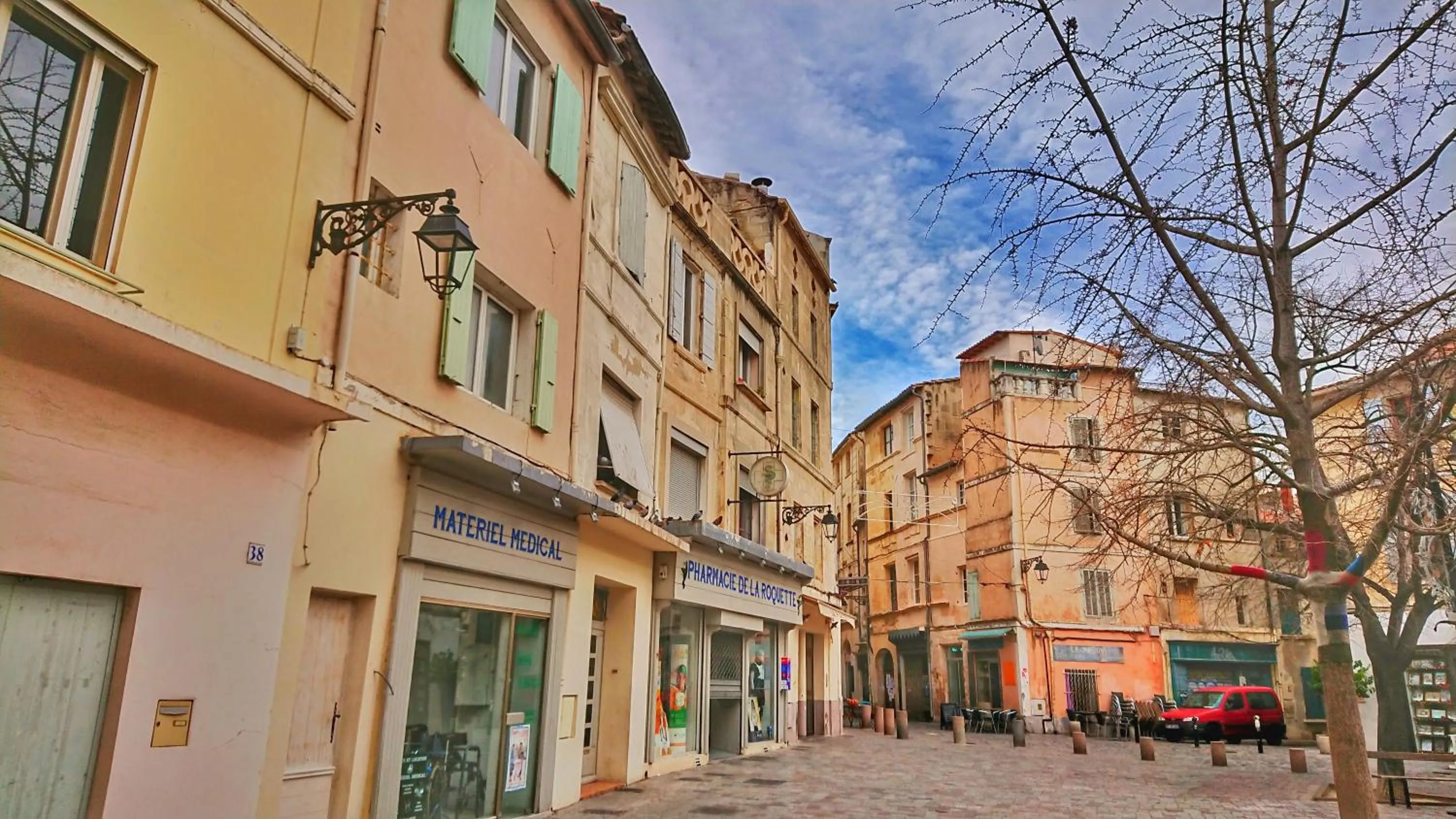 Place de la Roquette, centre historique