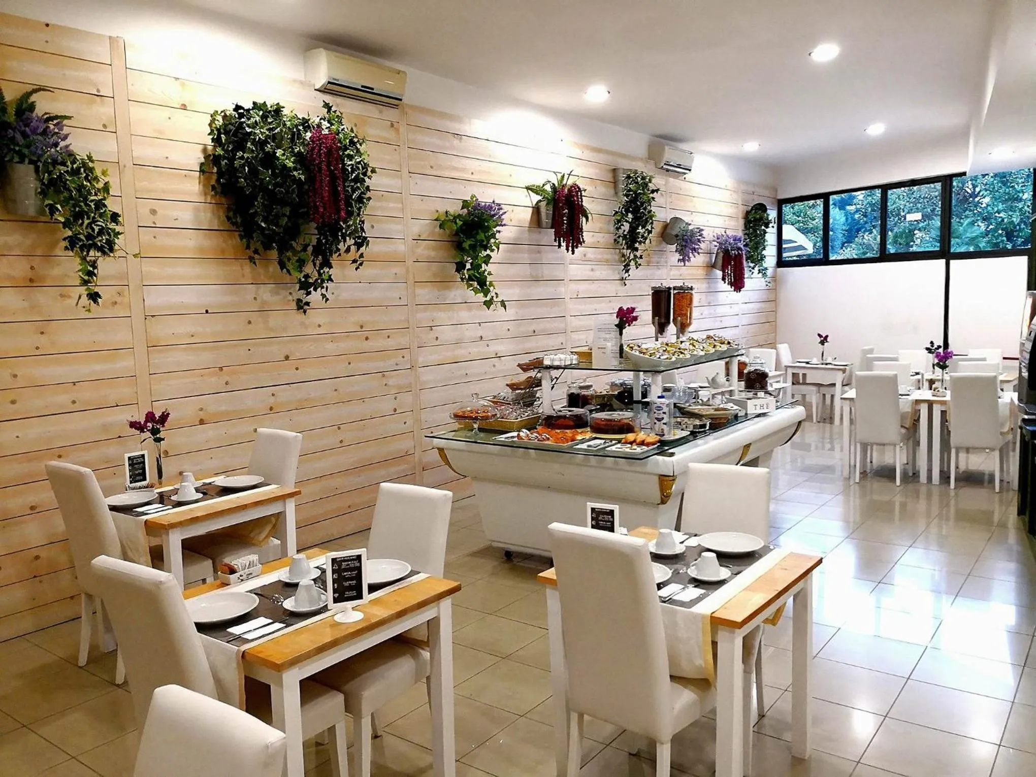 Restaurant/places to eat in Hotel Darival Nomentana