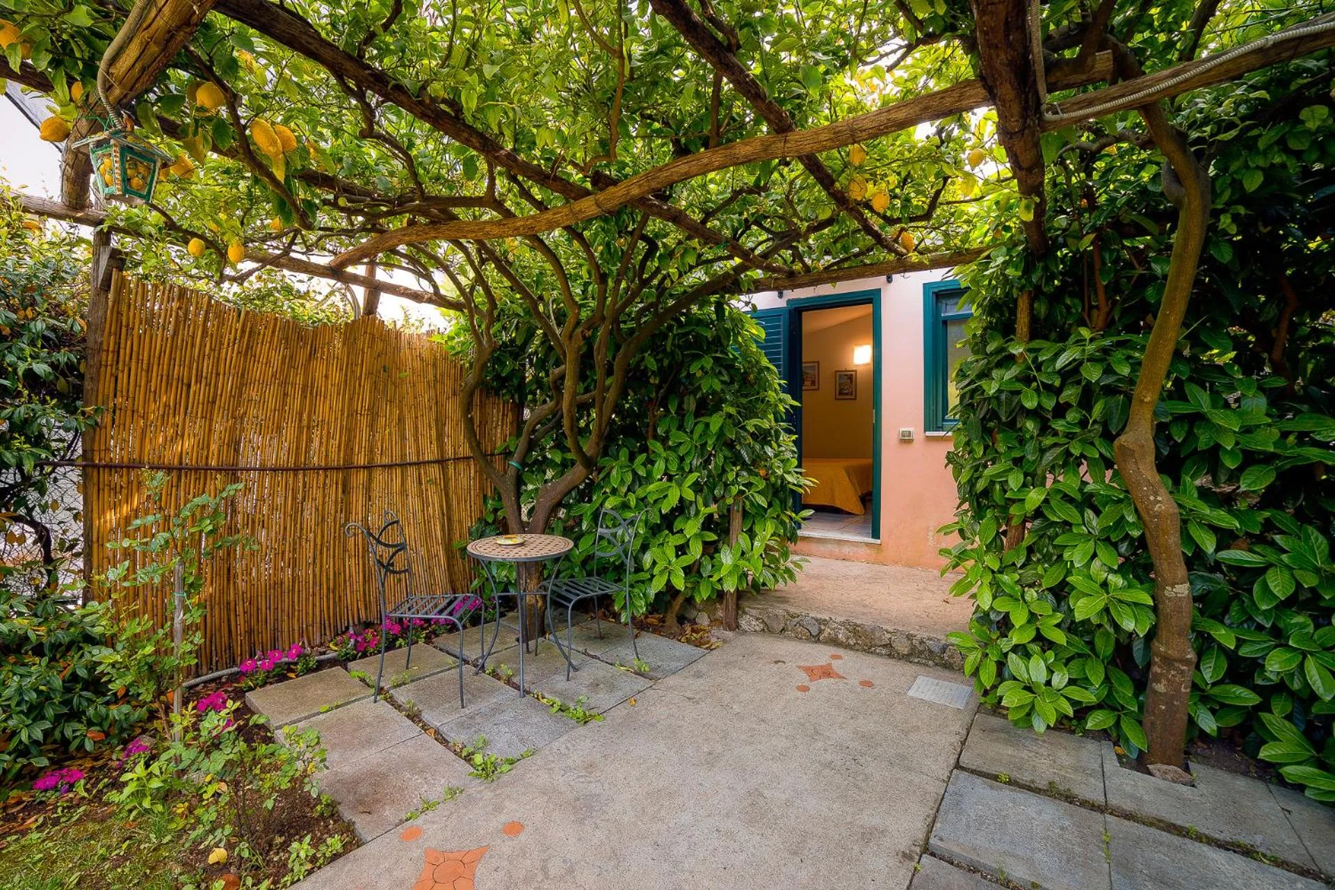 Facade/entrance in Il Roseto B&B