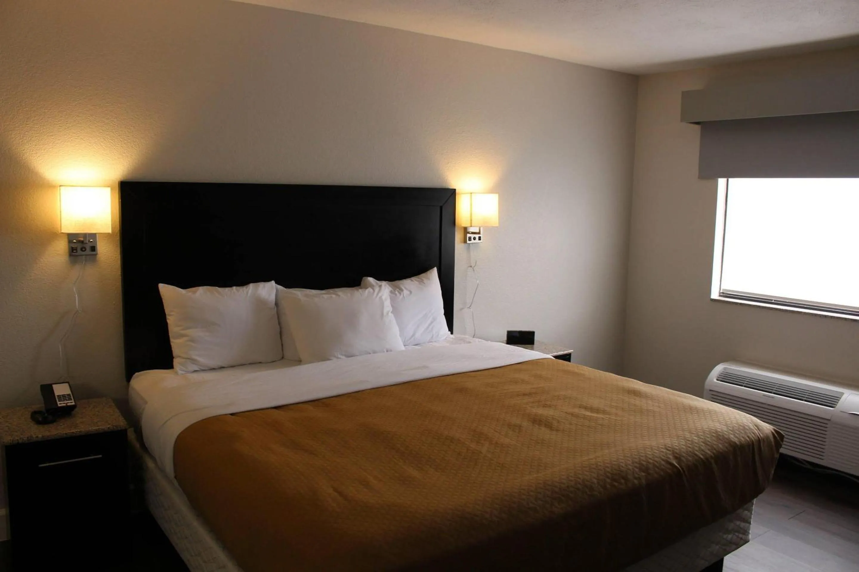 Bedroom, Bed in Baymont by Wyndham Del Rio