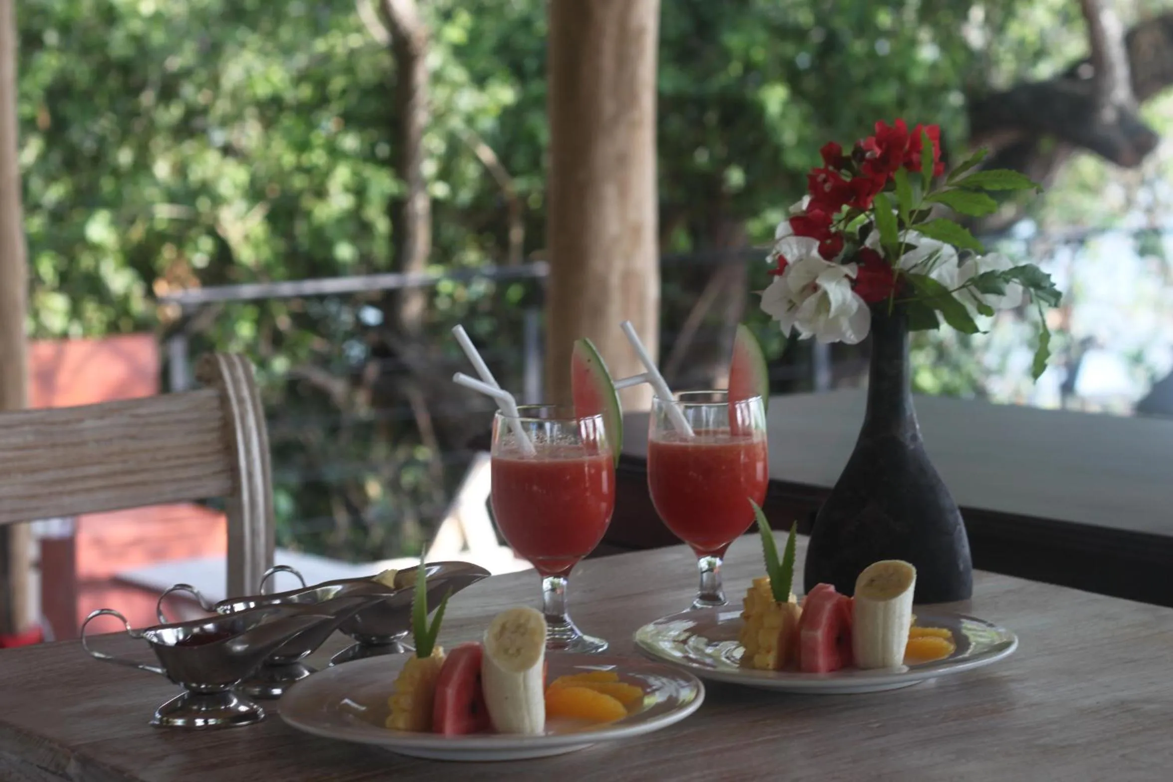 American breakfast in Flameback Eco Lodge