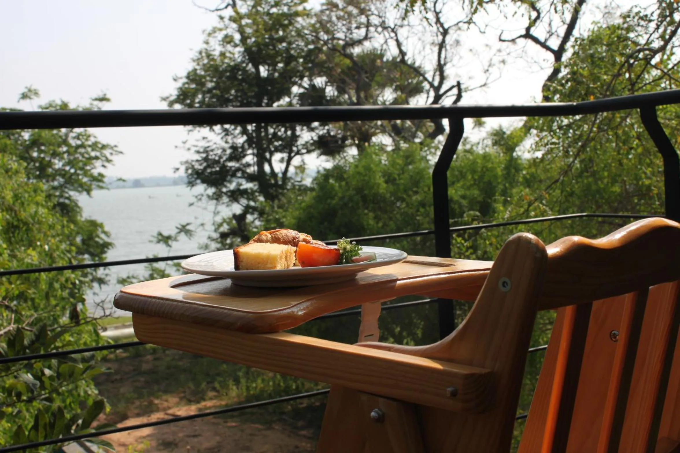 Breakfast in Flameback Eco Lodge