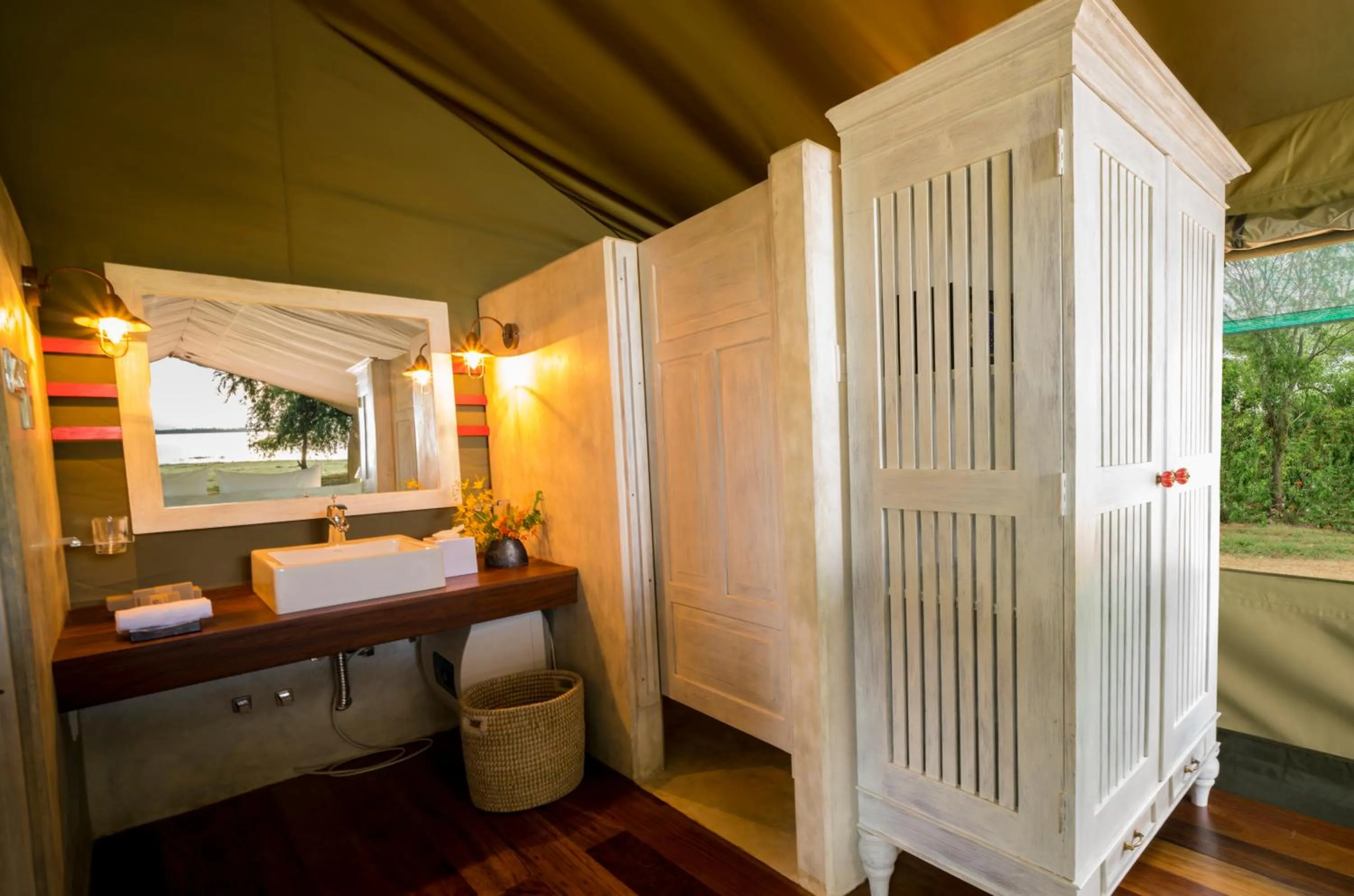 Bathroom in Flameback Eco Lodge