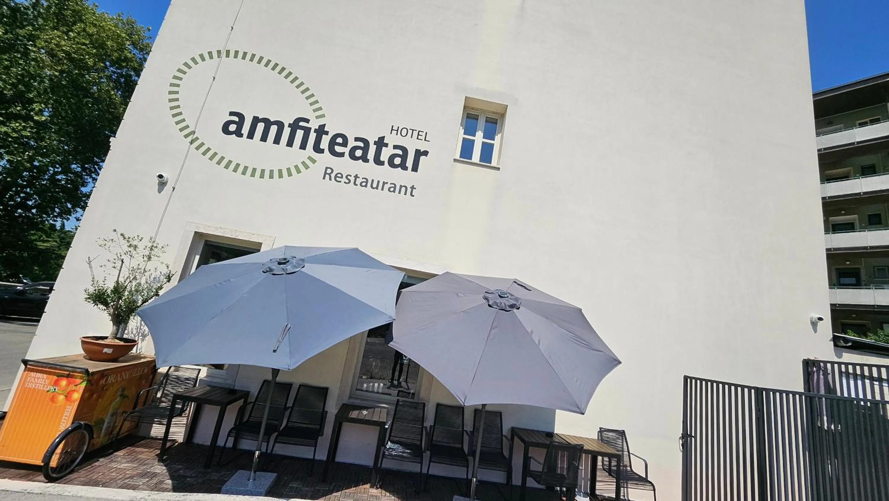 Property building in Hotel Amfiteatar