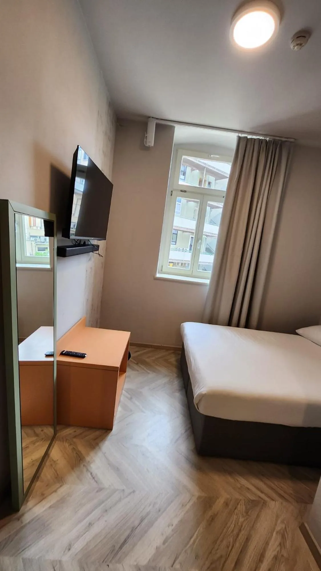 TV and multimedia, Bed in Hotel Amfiteatar