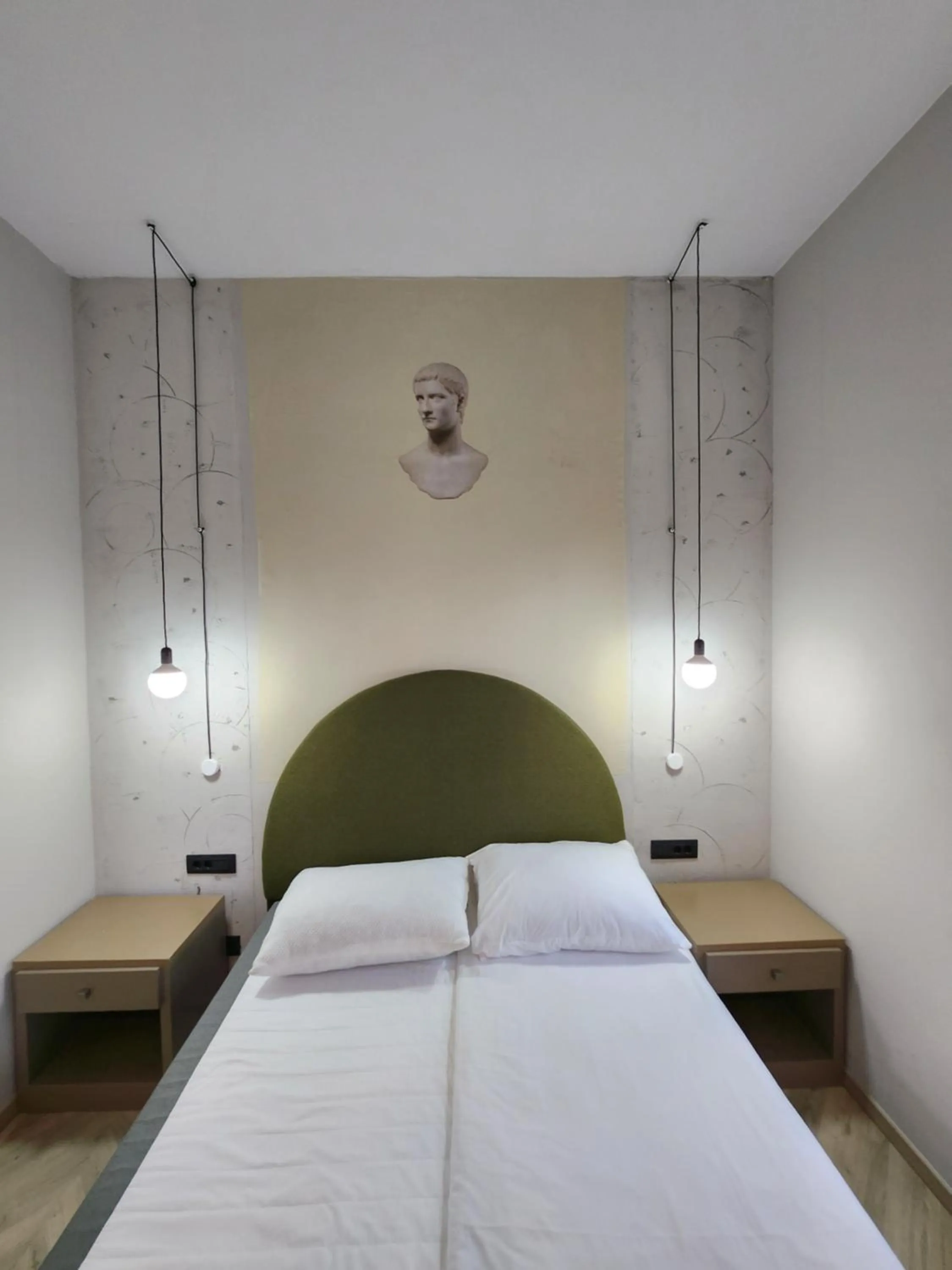 Bedroom, Bed in Hotel Amfiteatar