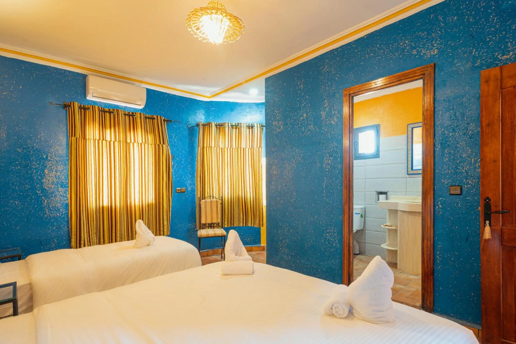 Bed in Kasbah Hotel Ziz Palace Rissani