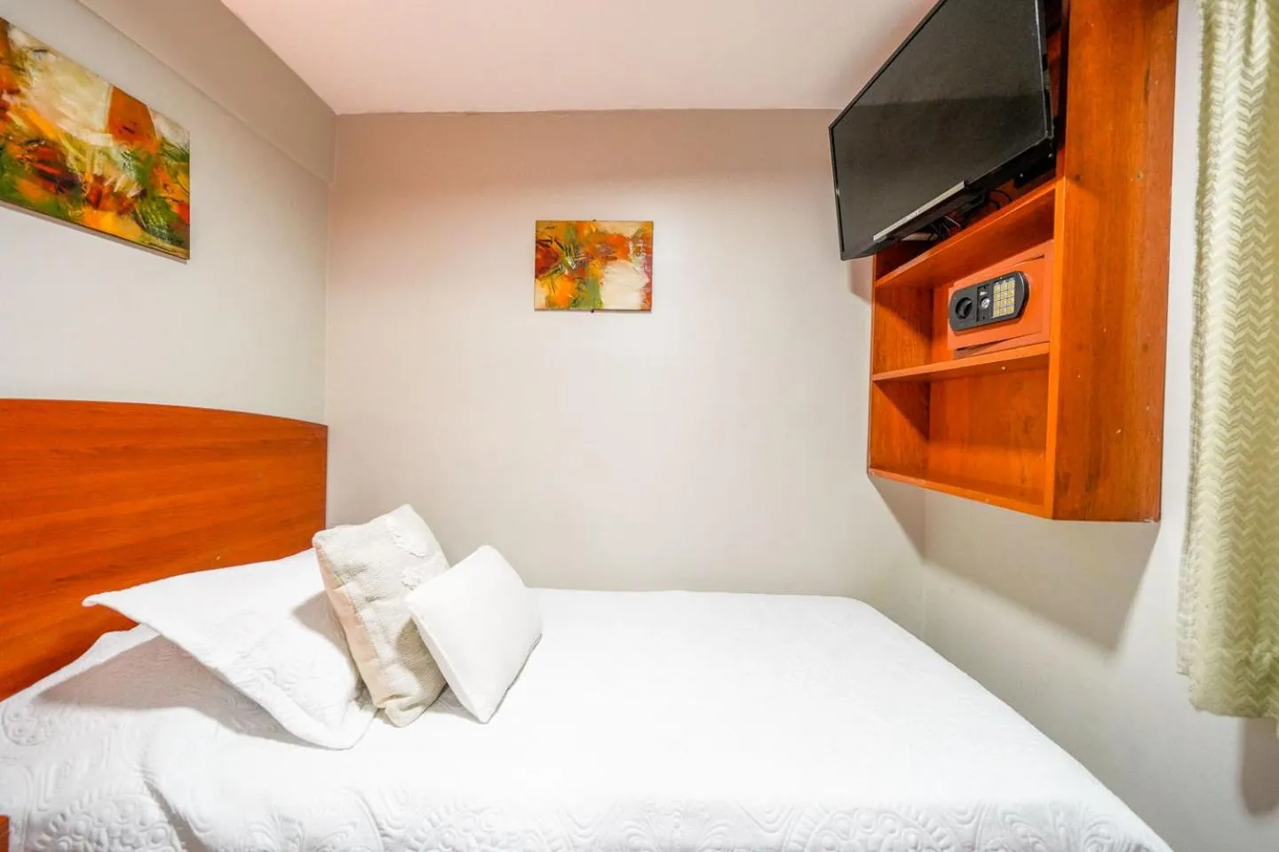 Bed in Imperial Inn Hospedaje Turistico