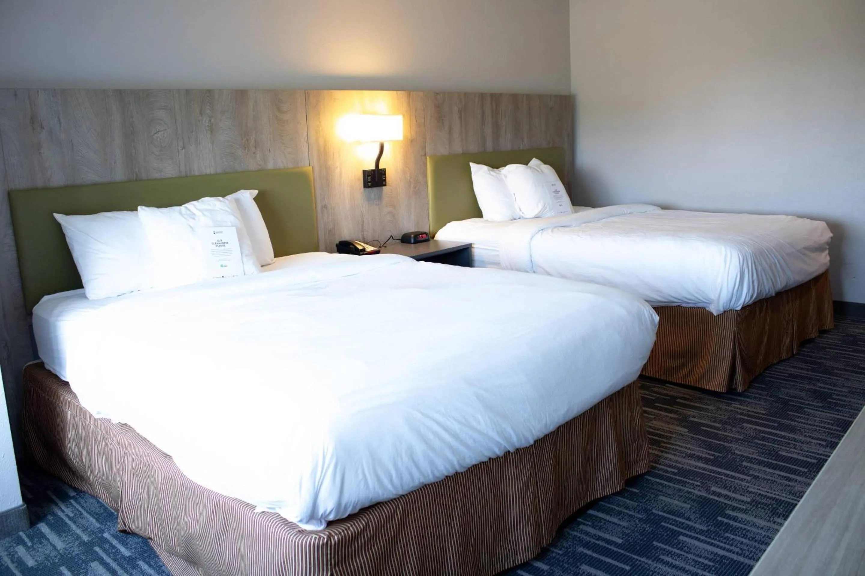 Bedroom, Bed in Country Inn & Suites by Radisson, Carlisle, PA