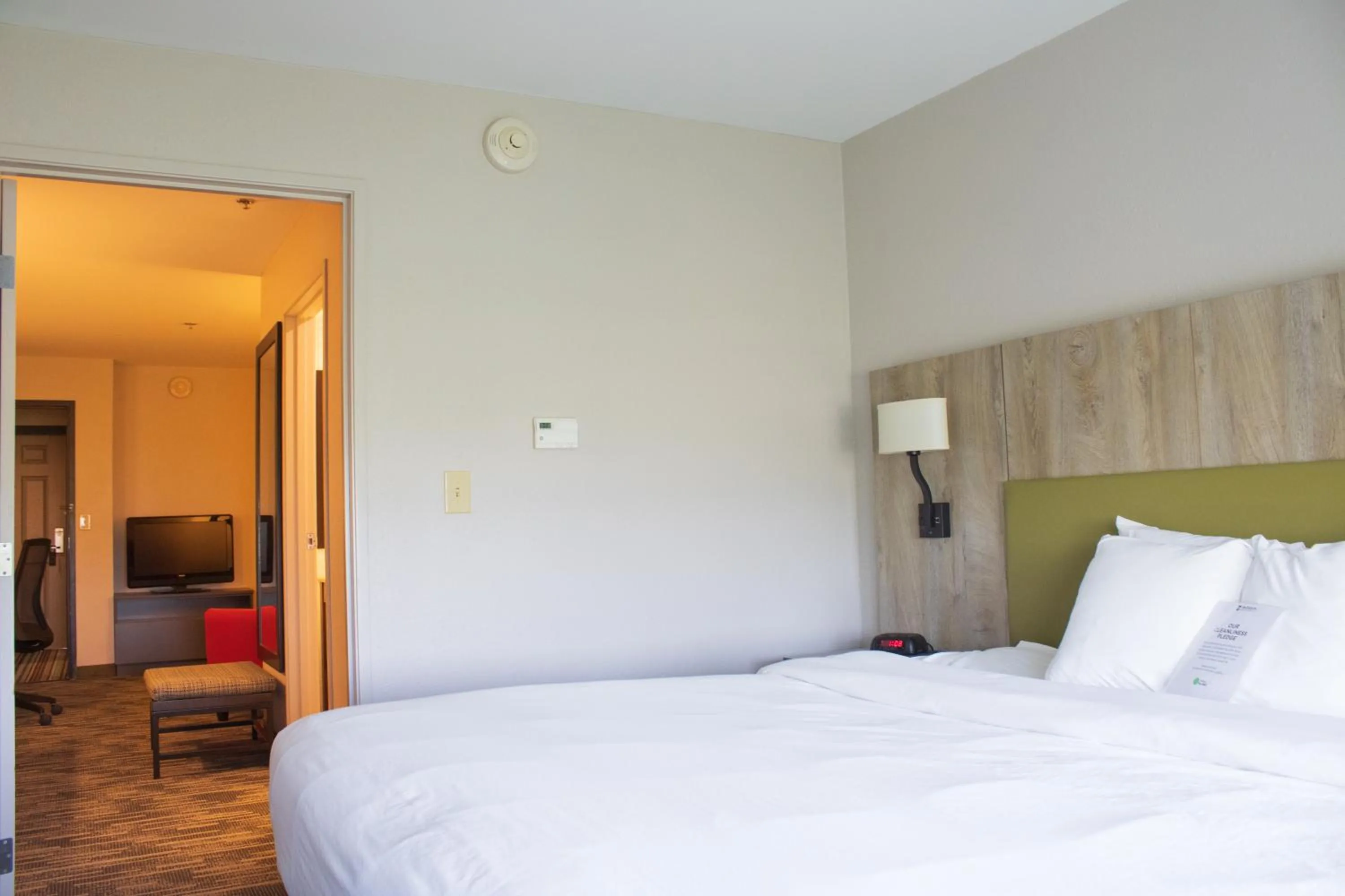 Bed in Country Inn & Suites by Radisson, Carlisle, PA