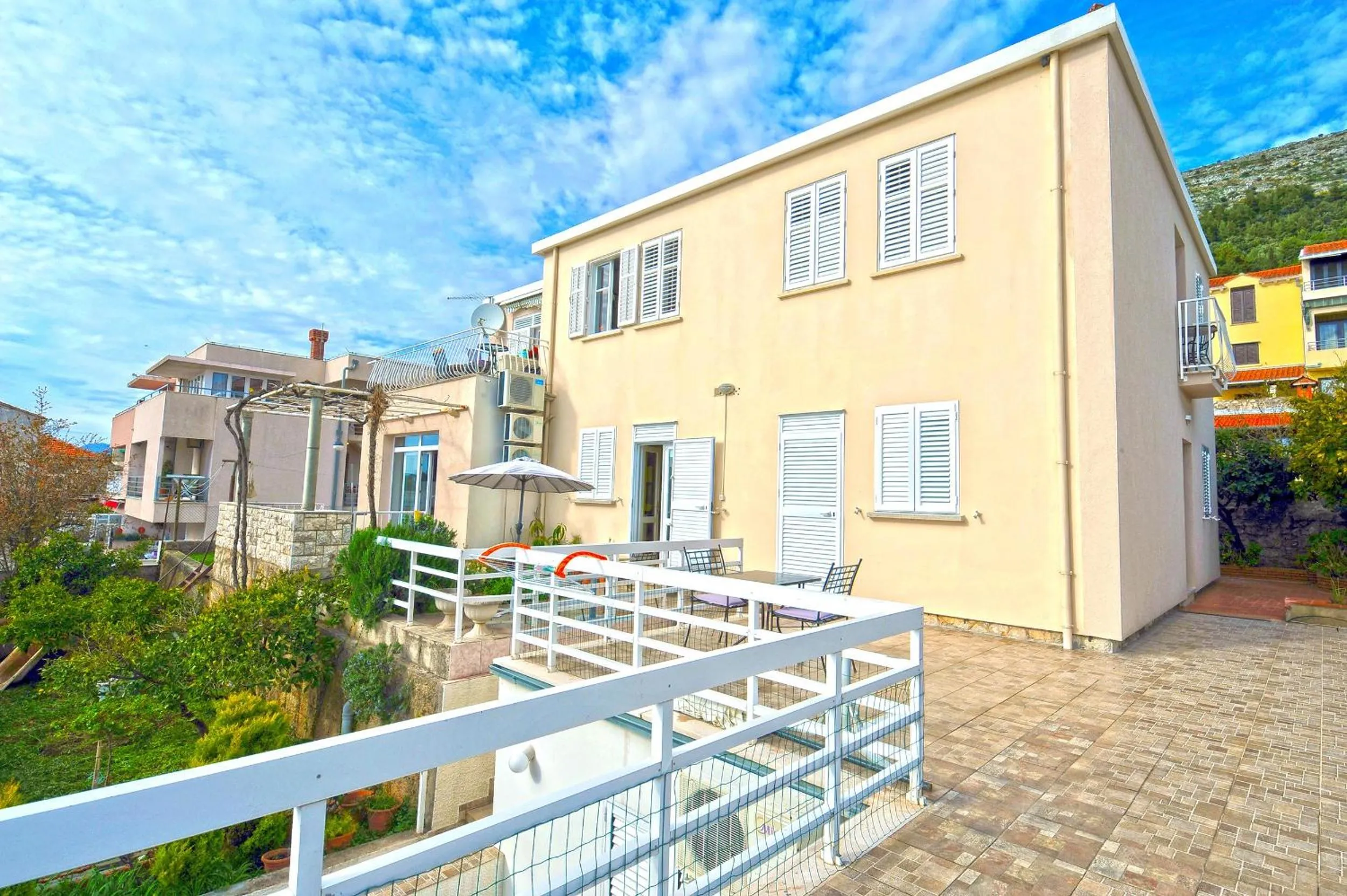 Property building in Villa Katarina