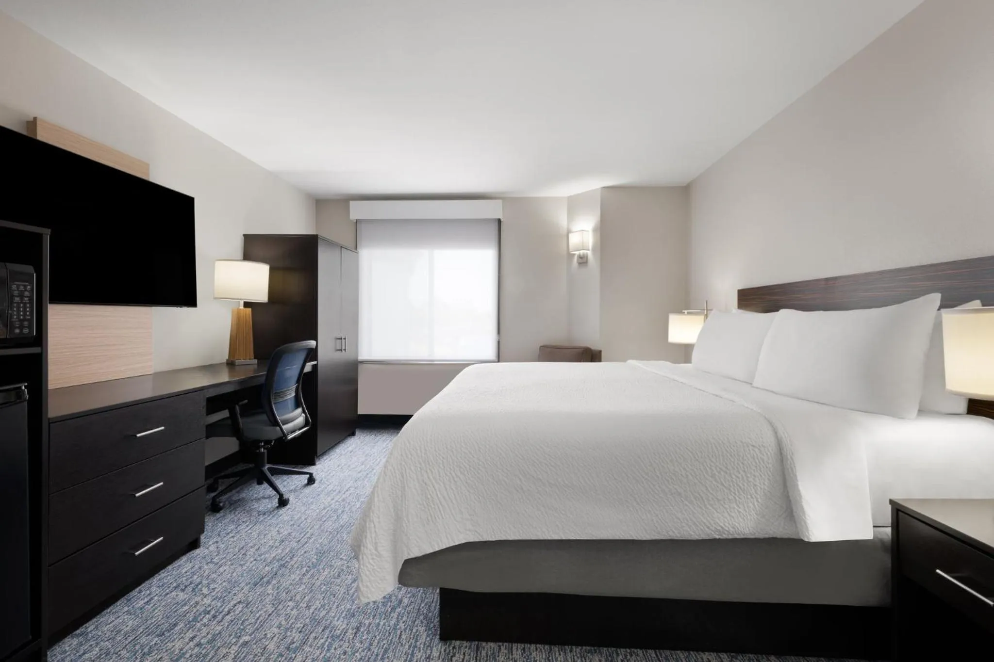 Photo of the whole room, Bed in Garner Hotel Topeka West by IHG