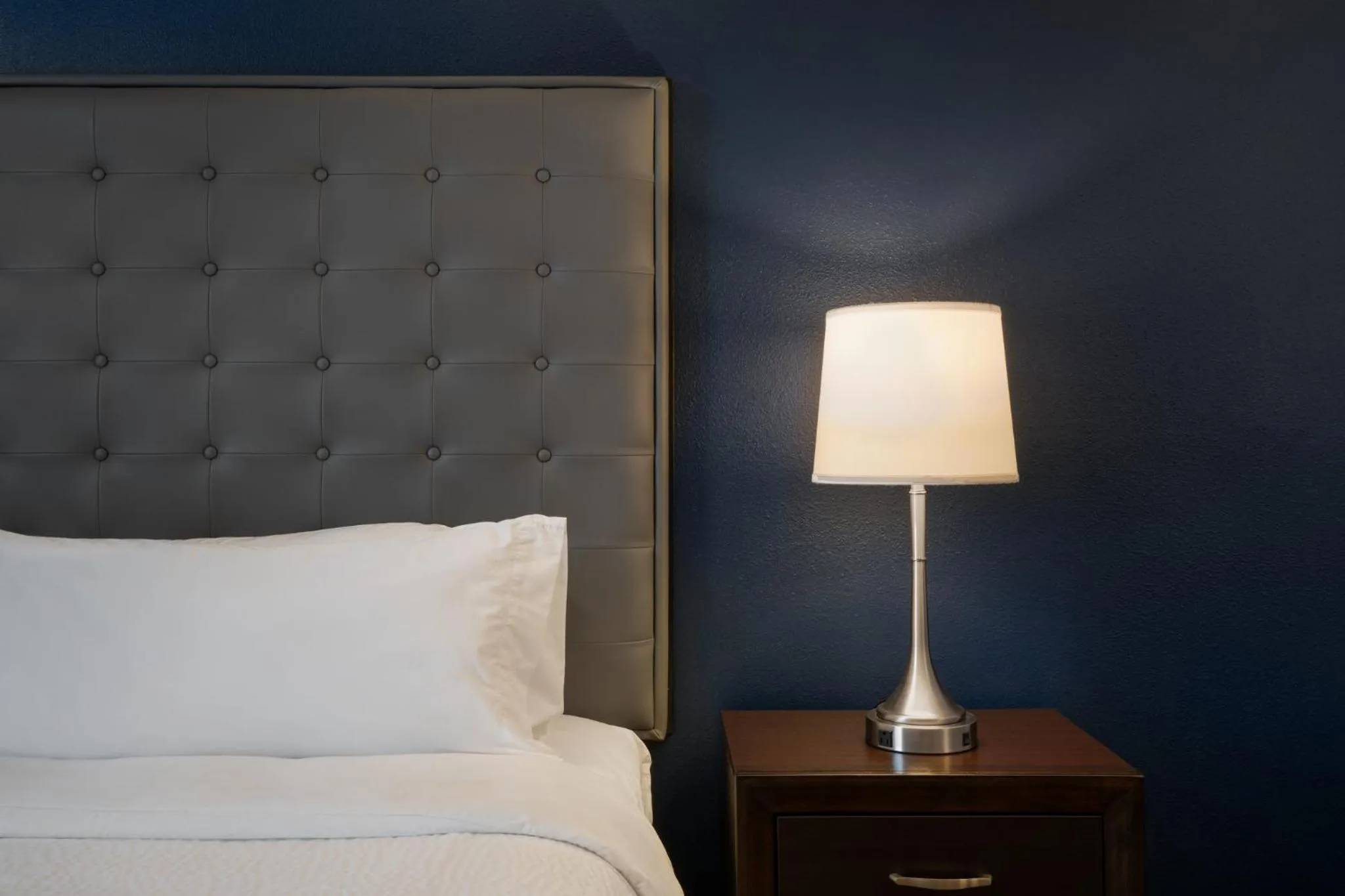 Photo of the whole room, Bed in Garner Hotel Topeka West by IHG