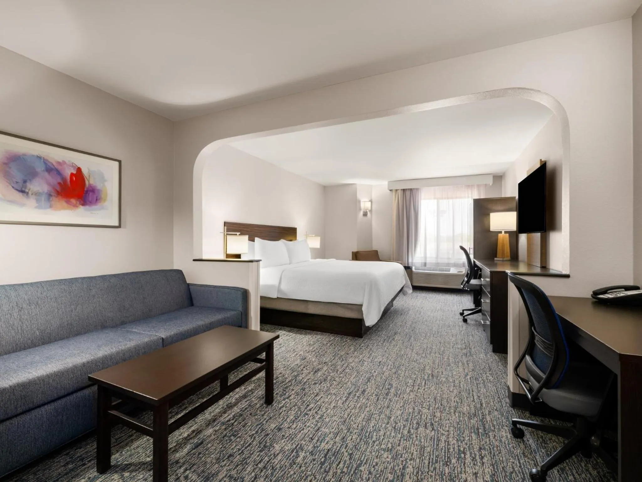 Photo of the whole room, Bed in Garner Hotel Topeka West by IHG