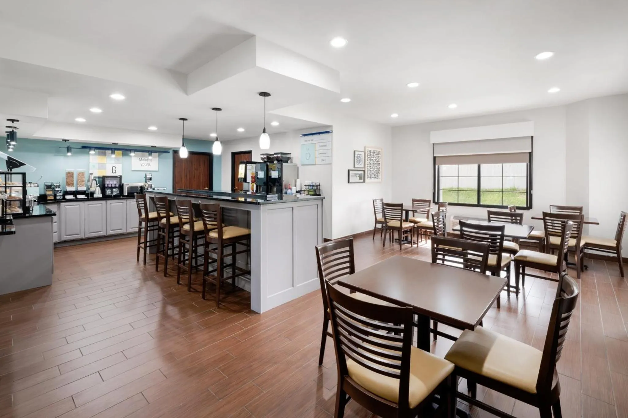 Breakfast in Garner Hotel Topeka West by IHG