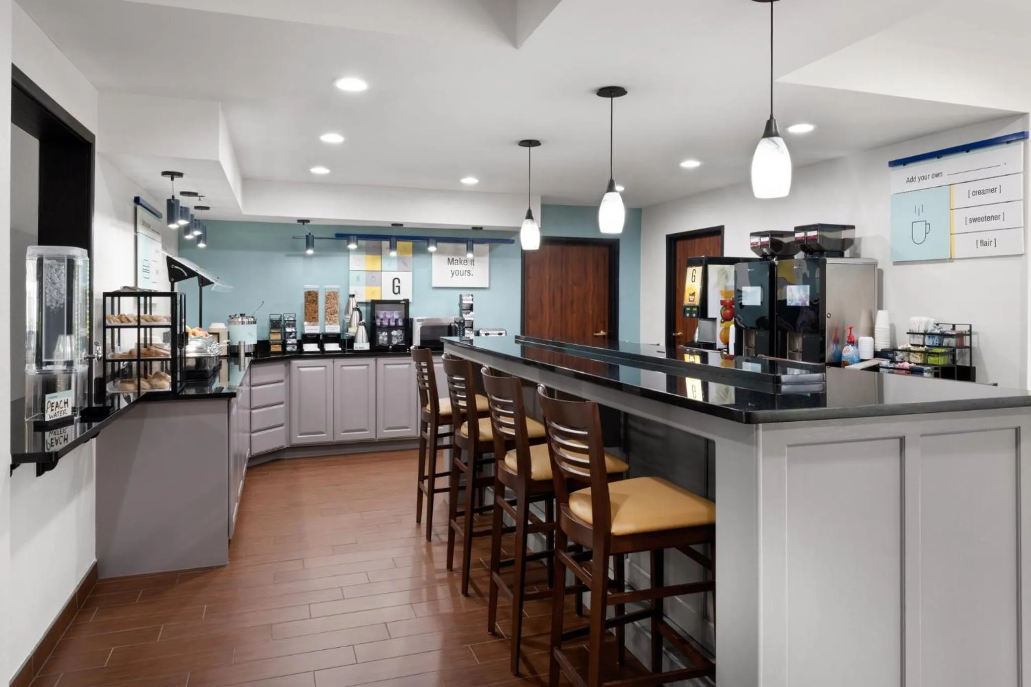 Breakfast in Garner Hotel Topeka West by IHG