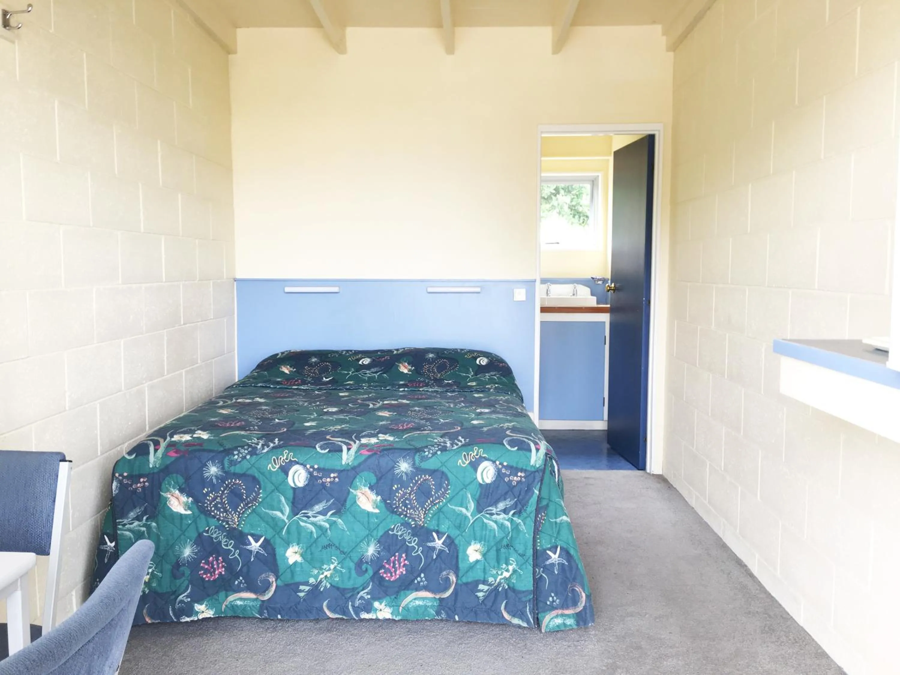 Bedroom, Bed in Martinborough Motel