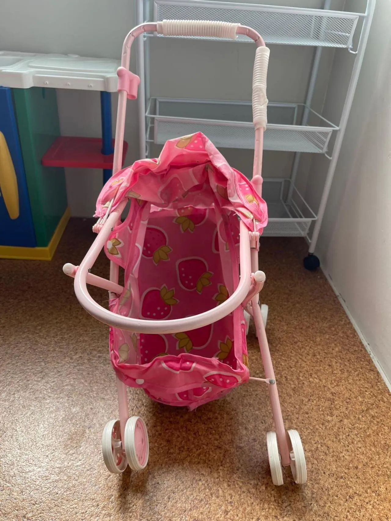 children in Sea View Court Kobe