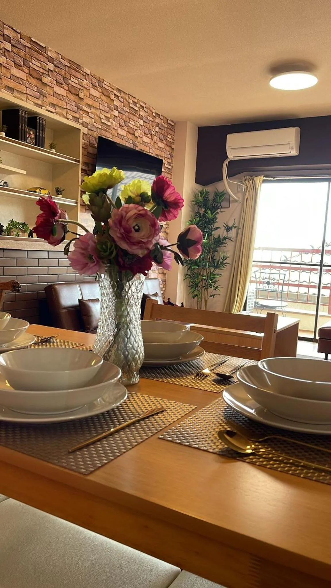 Dining area in Sea View Court Kobe