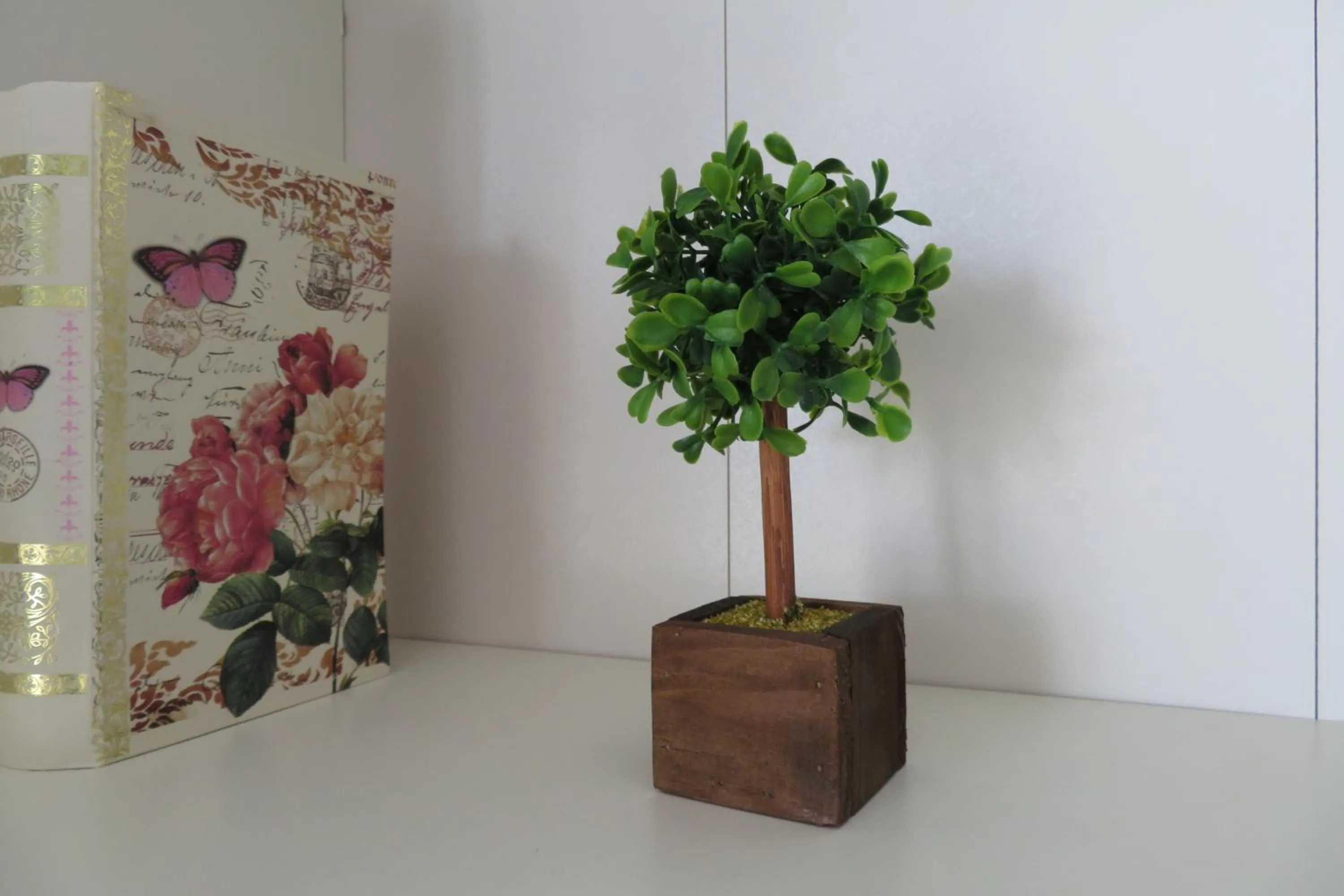 Communal lounge/ TV room in Sea View Court Kobe