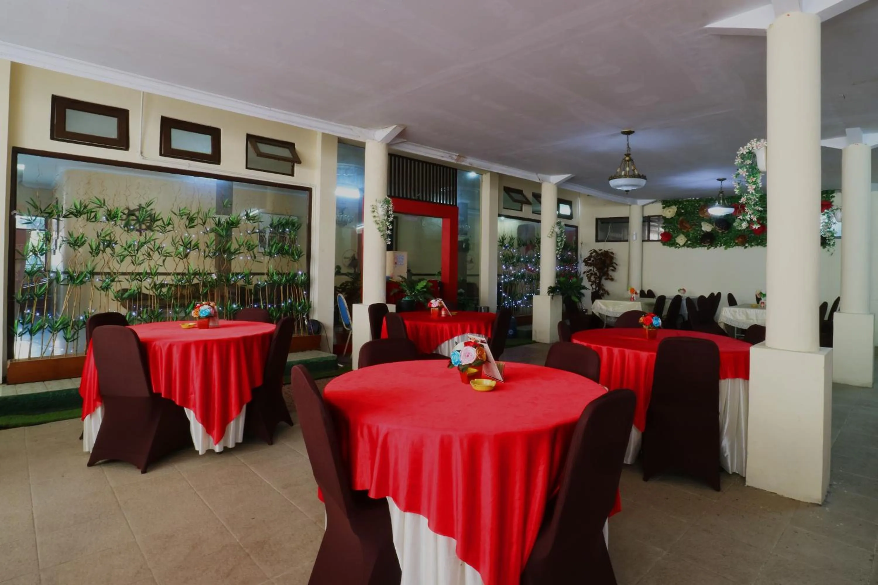 Dining area in Hotel Arjuna