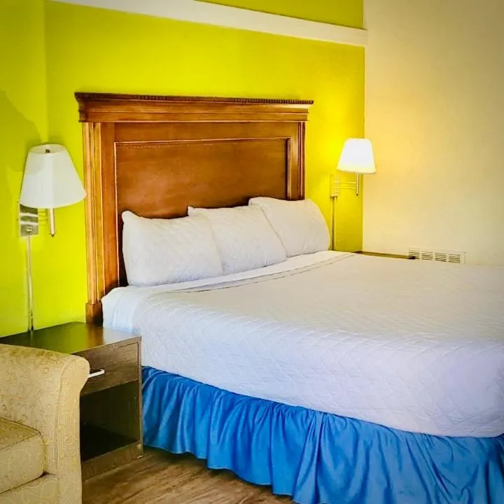 Bedroom, Bed in Hotel M Morgantown - WVU Area