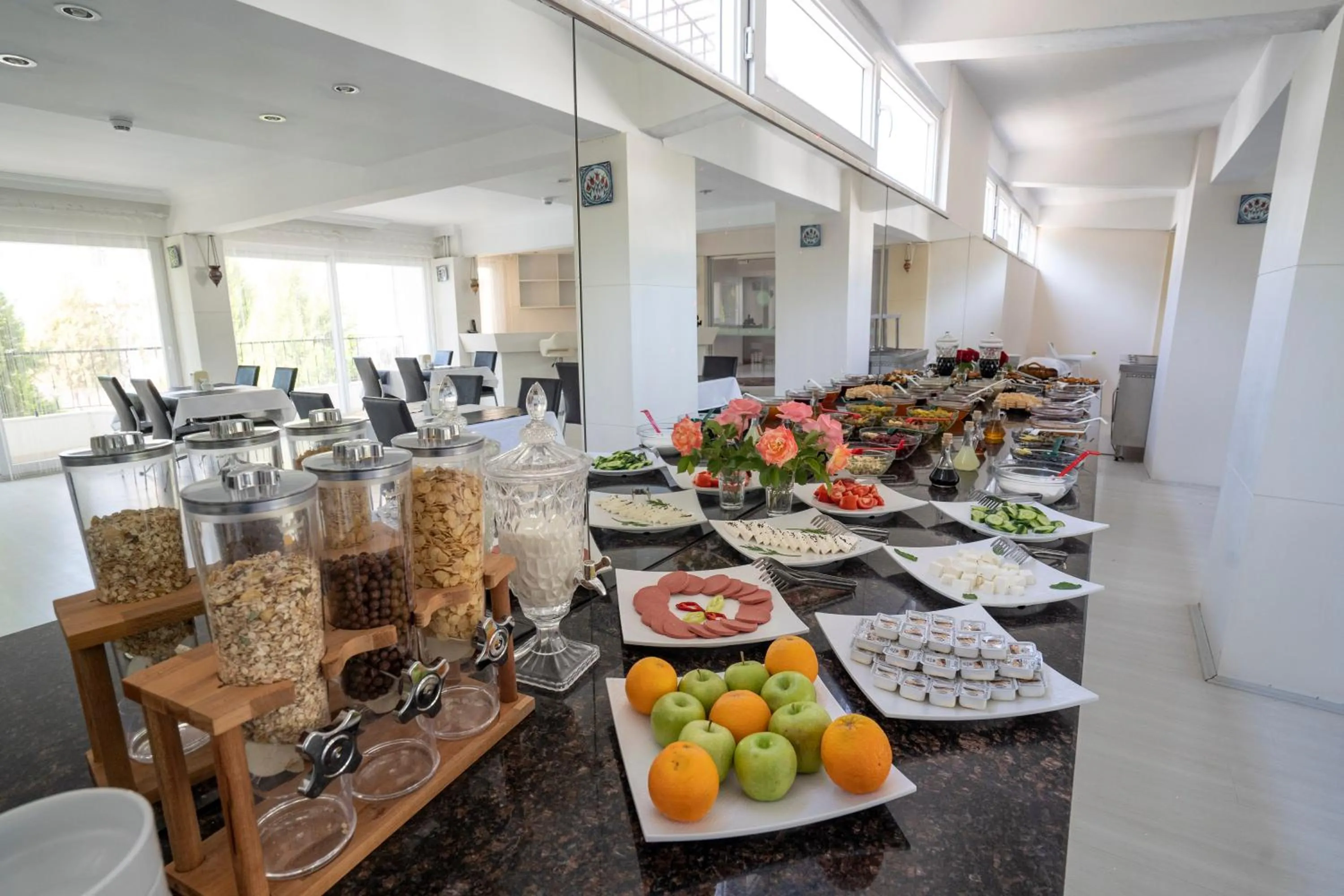 Restaurant/places to eat in Ayapam Hotel