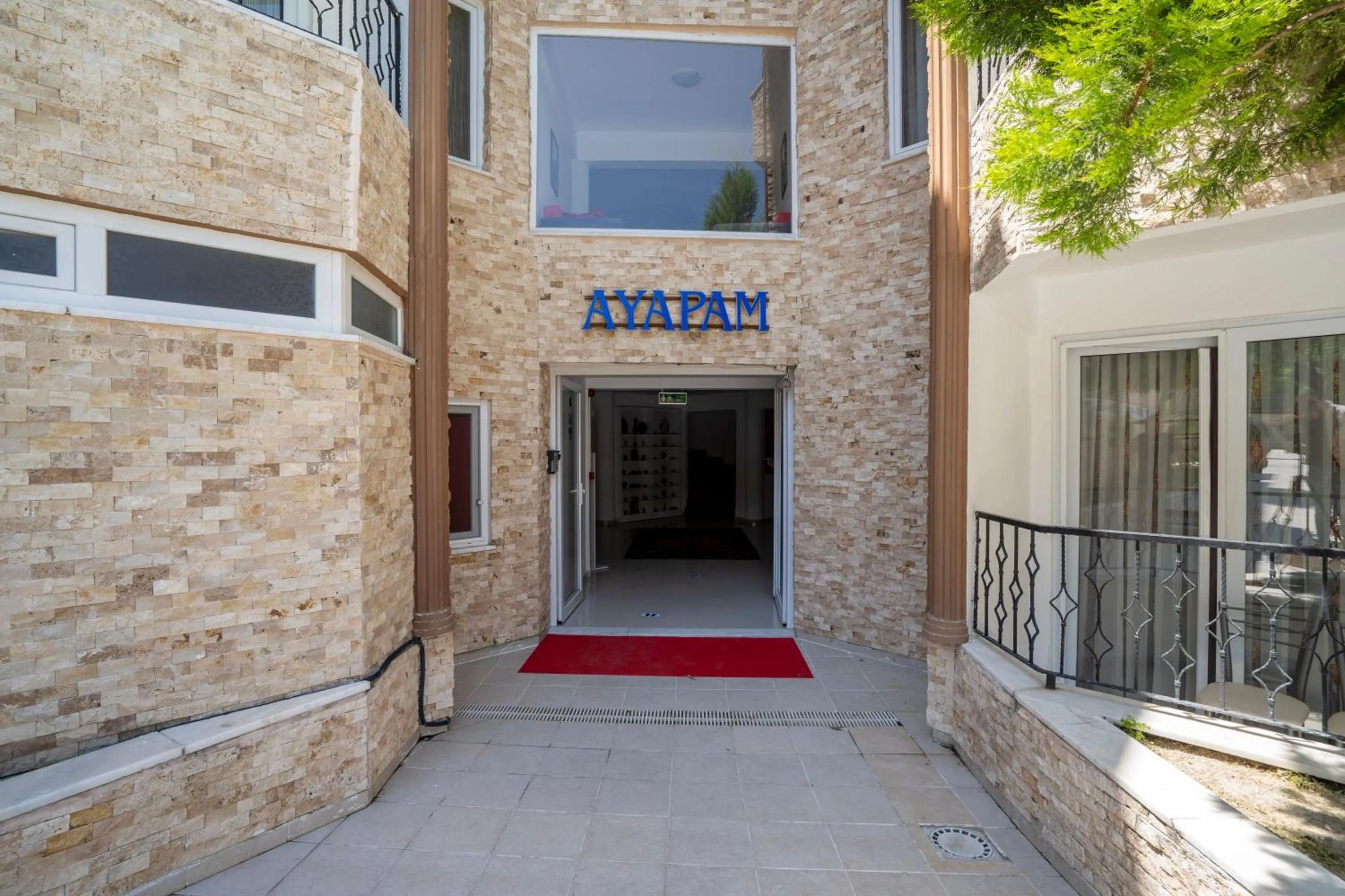 Facade/entrance in Ayapam Hotel