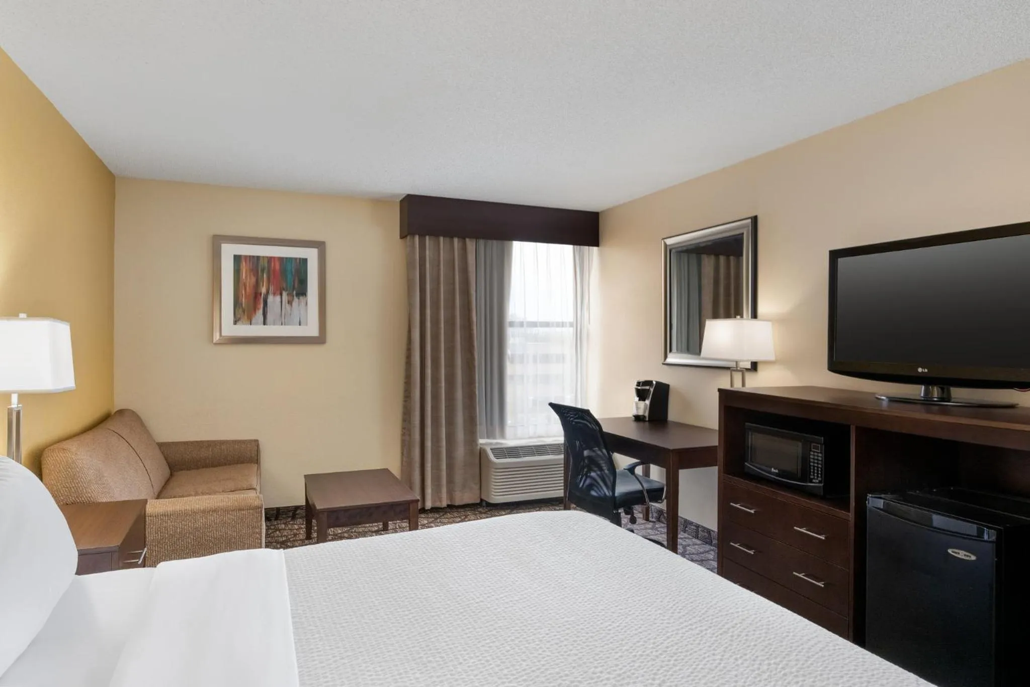 Photo of the whole room, Bed in Holiday Inn Express Tallahassee by IHG