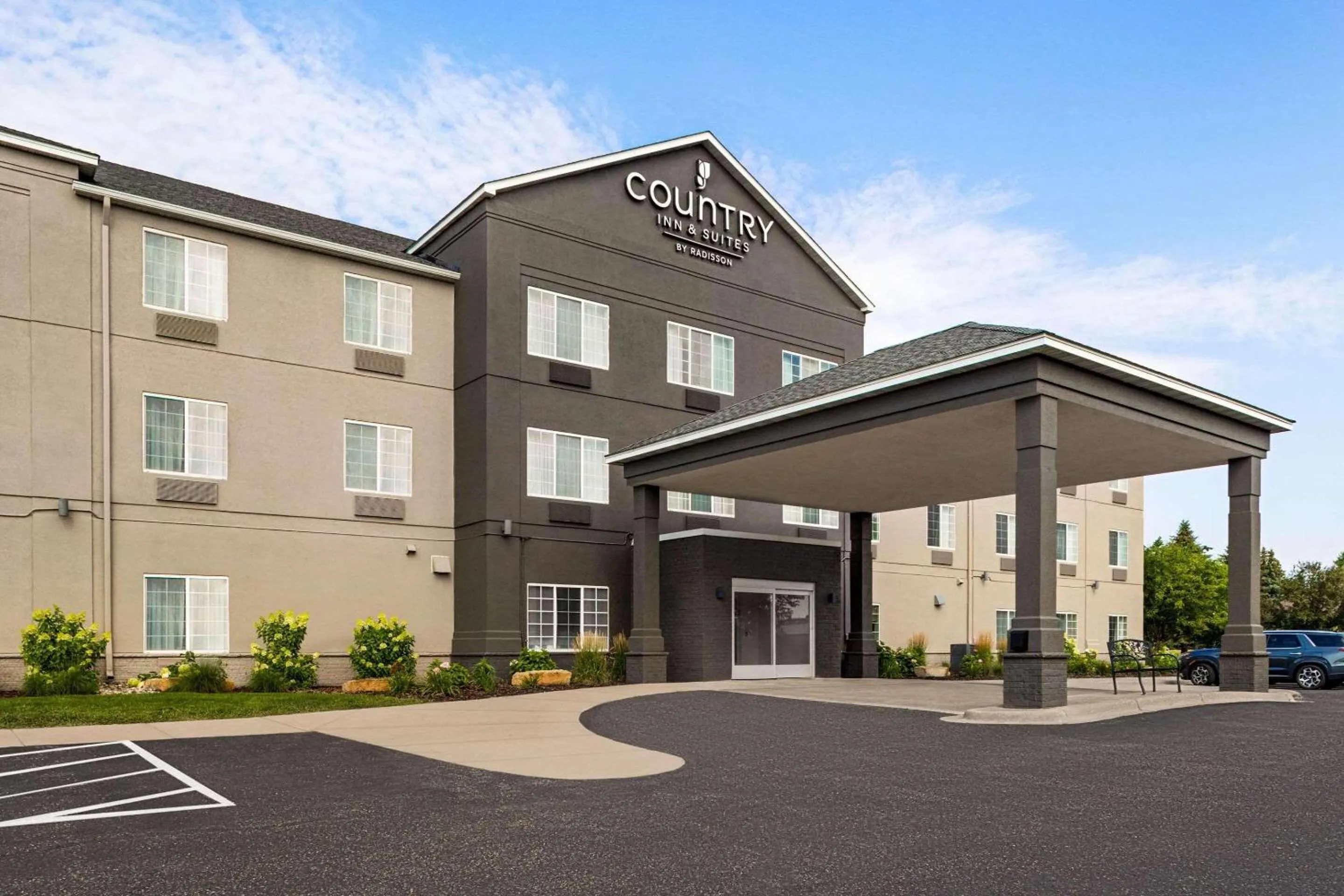 Property building in Country Inn & Suites by Radisson, Stillwater, MN