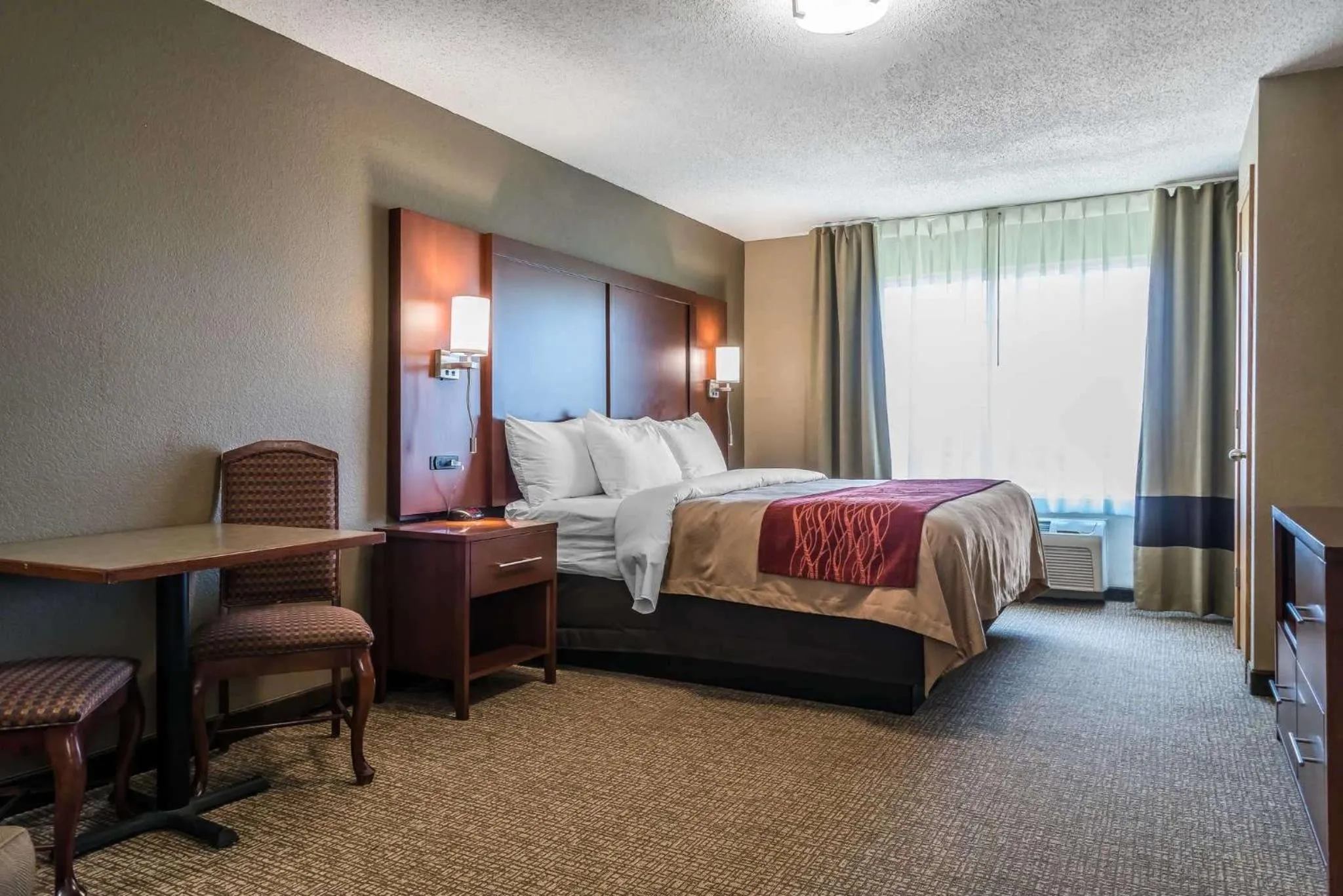 Bedroom, Bed in Country Inn & Suites by Radisson, Stillwater, MN