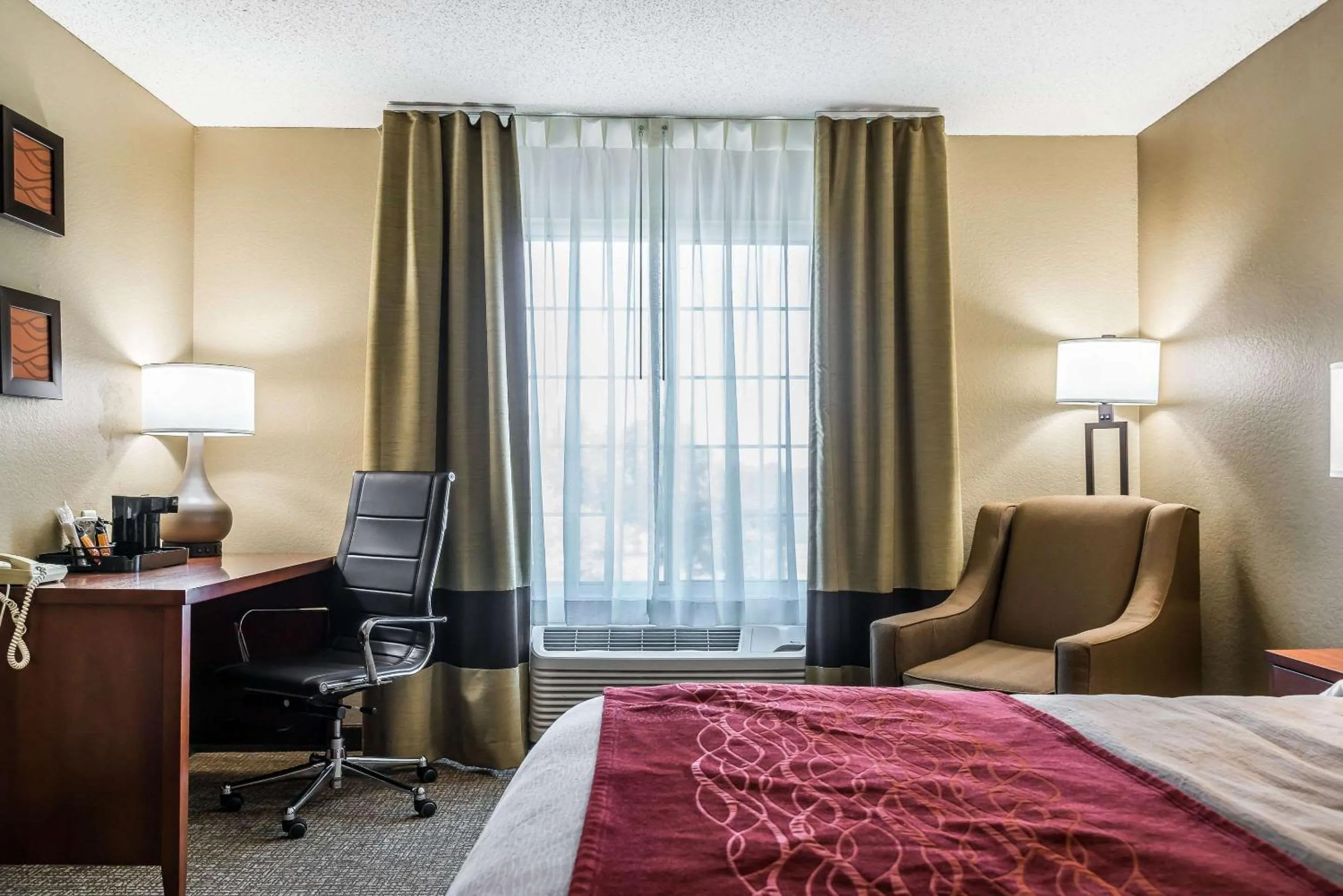Photo of the whole room, Bed in Country Inn & Suites by Radisson, Stillwater, MN
