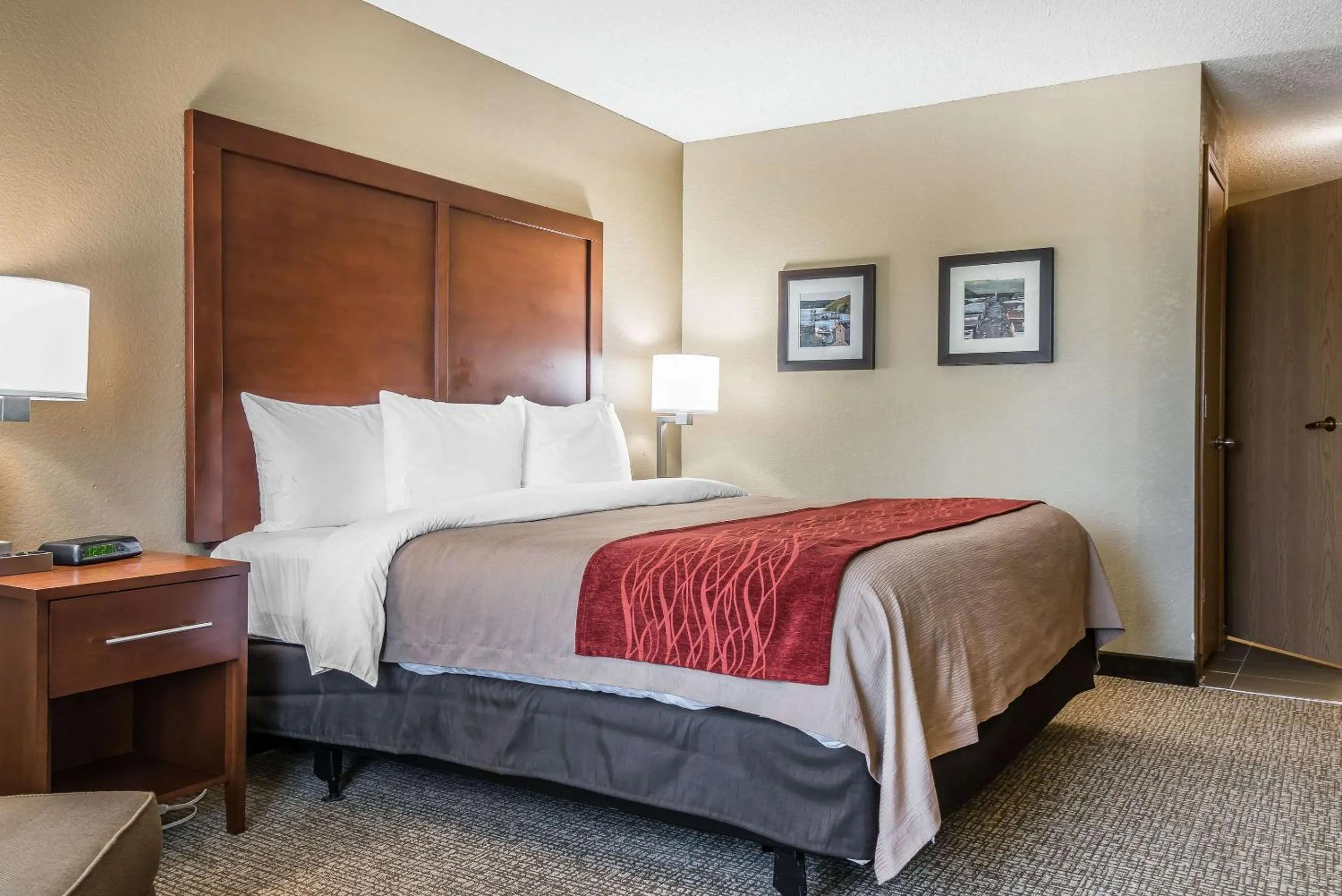 Bedroom, Bed in Country Inn & Suites by Radisson, Stillwater, MN