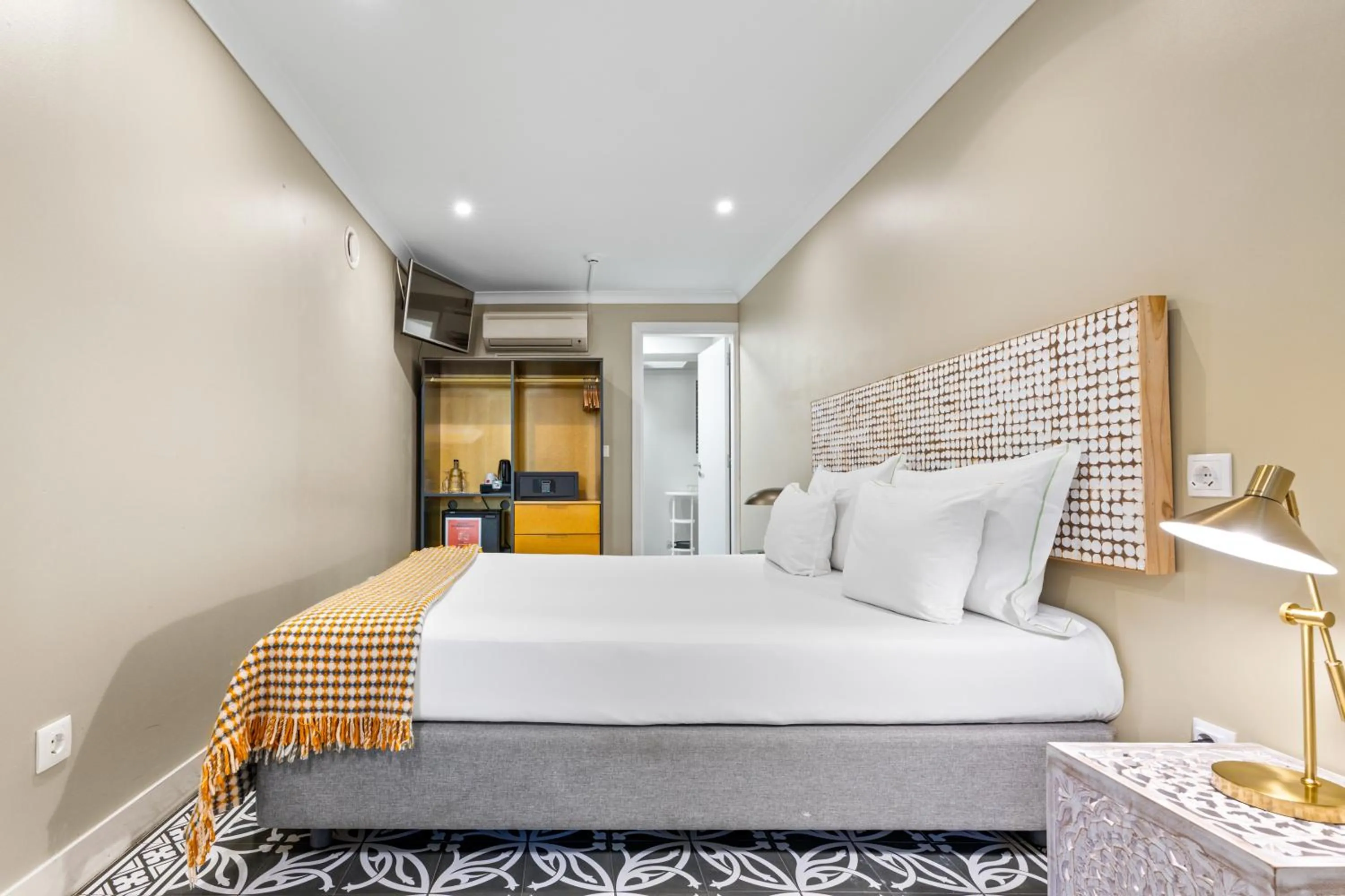 Photo of the whole room, Bed in Casa do Patio by Shiadu