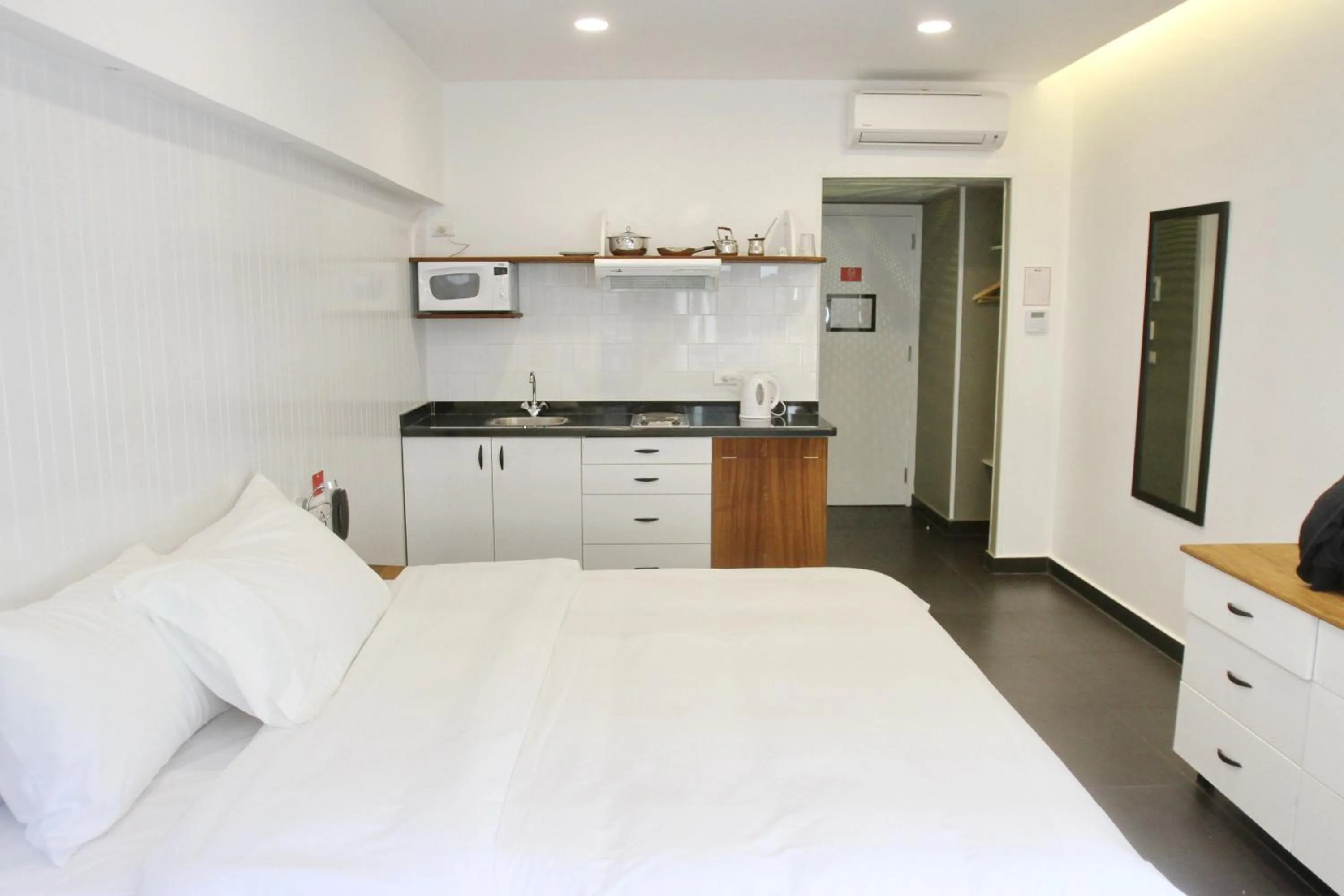 Bedroom, Bed in Hamra Urban Gardens