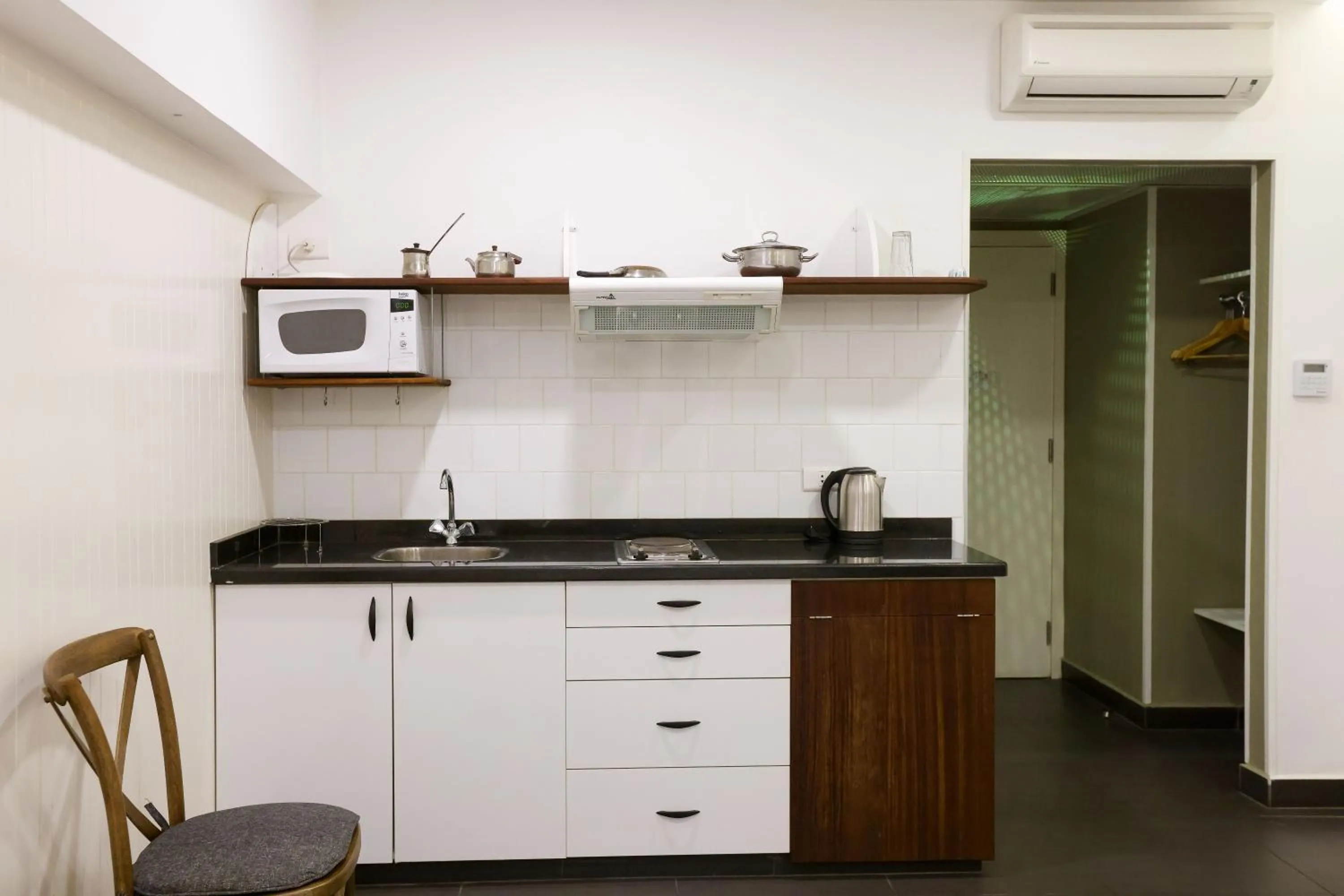Kitchen or kitchenette in Hamra Urban Gardens