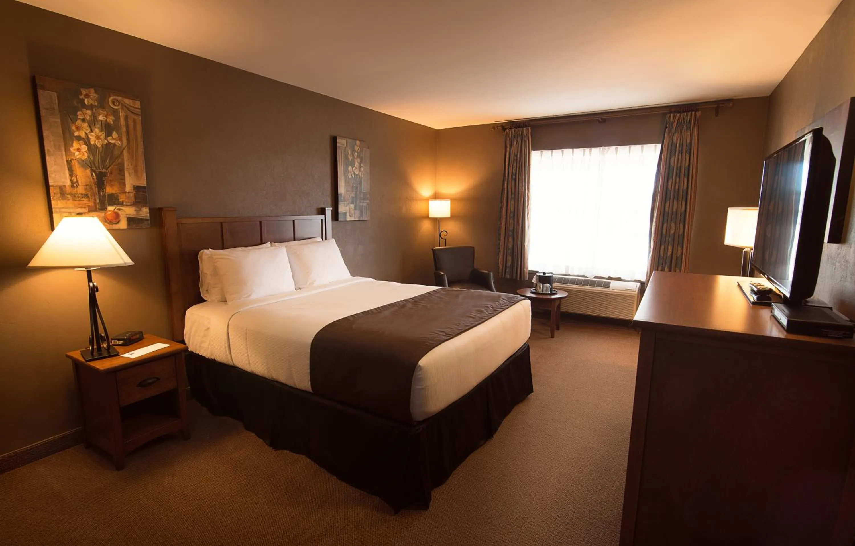 Photo of the whole room, Bed in Maritime Inn Port Hawkesbury