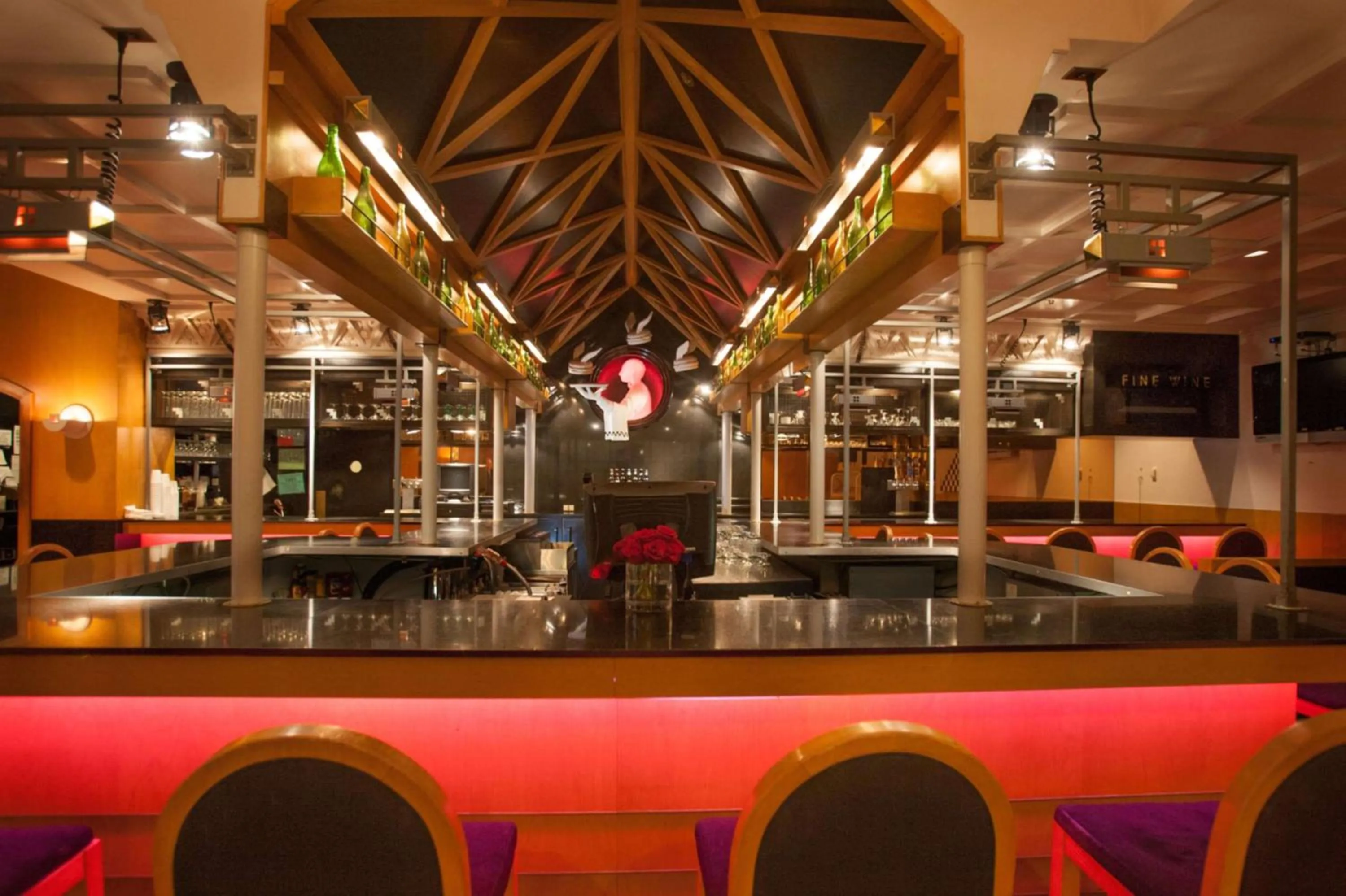 Lounge or bar in Somerset Inn Troy