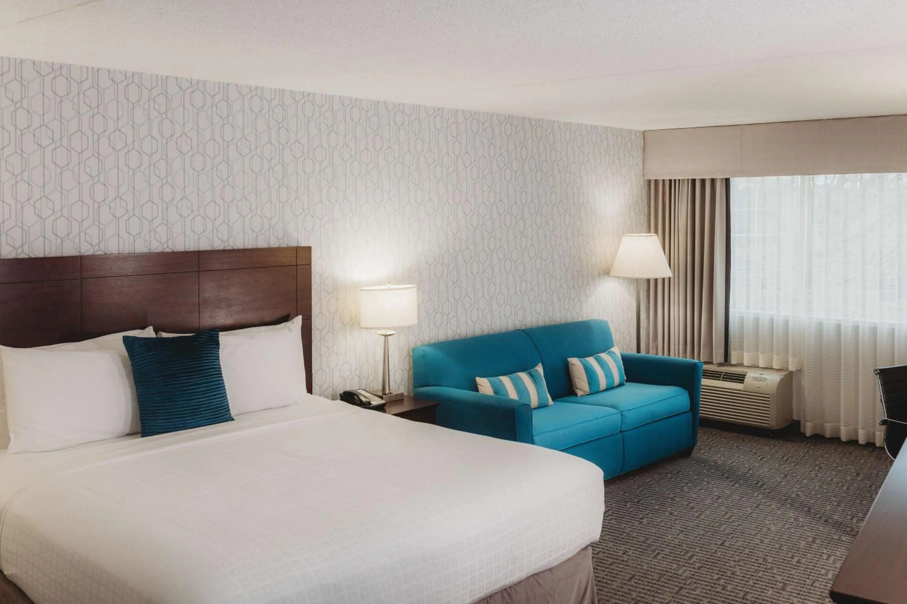 Bedroom, Bed in Somerset Inn Troy