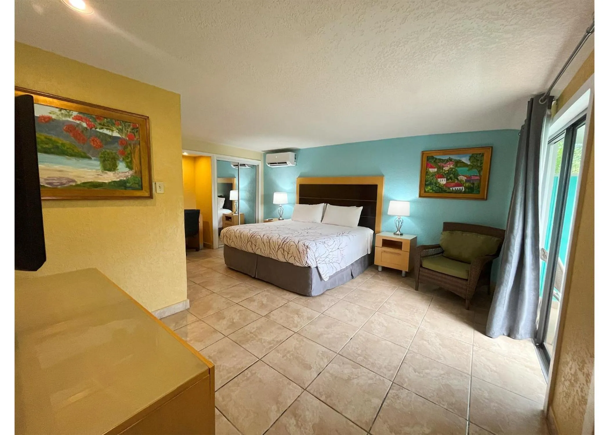 Bed in Lindbergh Bay Hotel