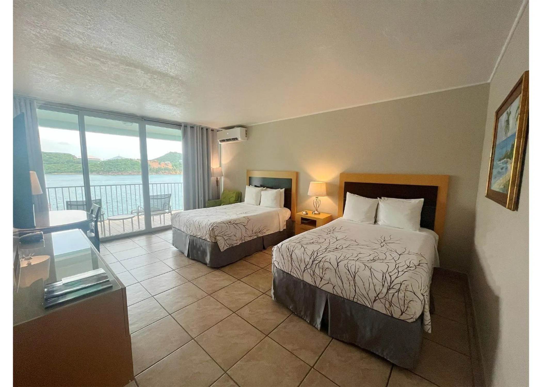 Bed in Lindbergh Bay Hotel