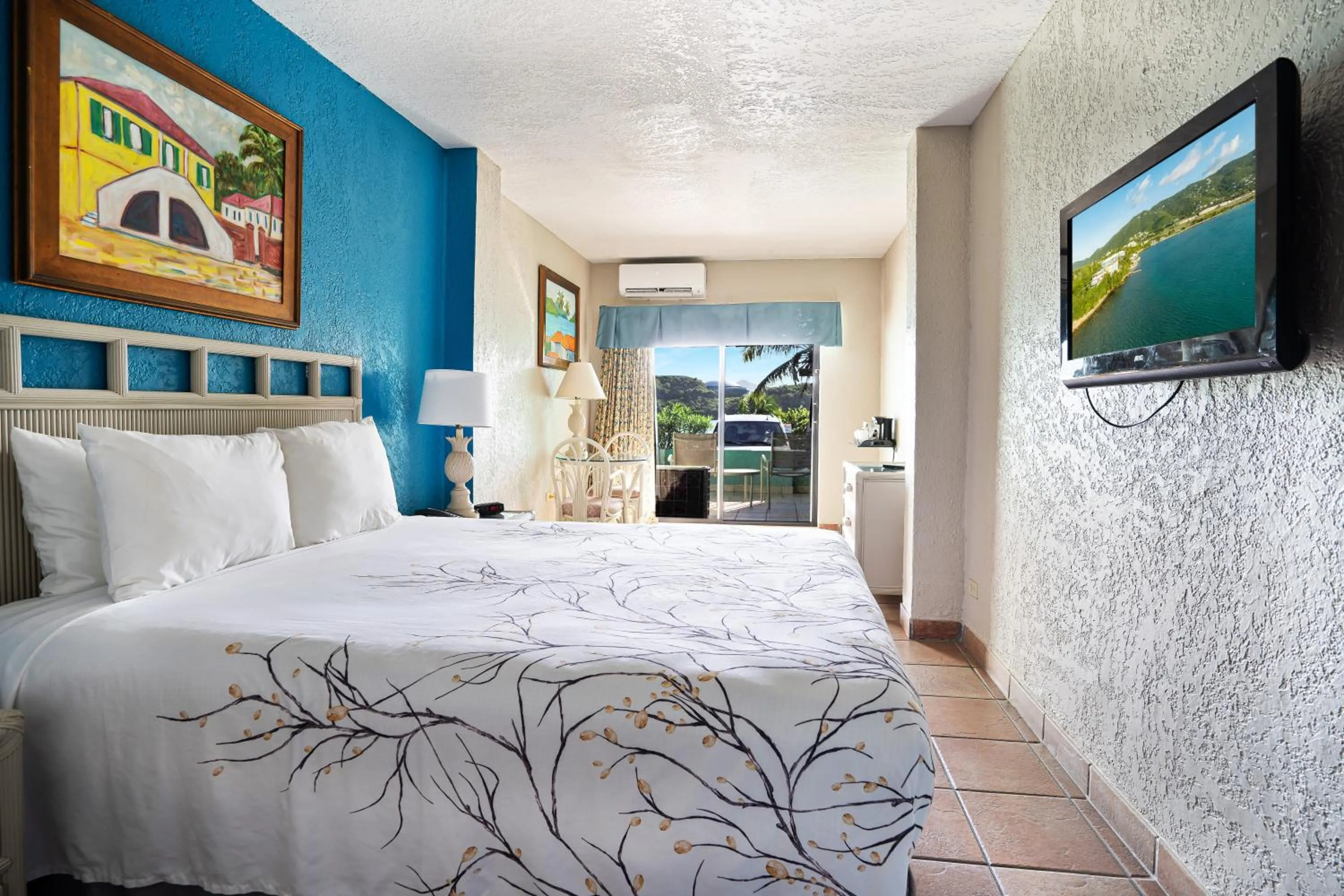 Bed in Lindbergh Bay Hotel