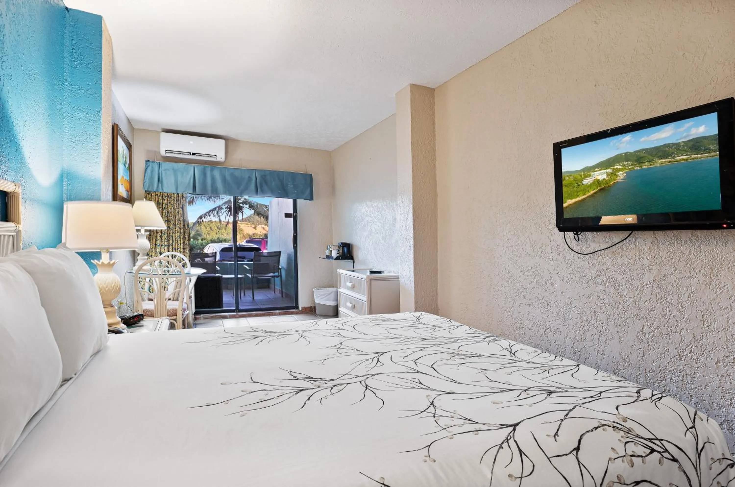 Bedroom, Bed in Lindbergh Bay Hotel