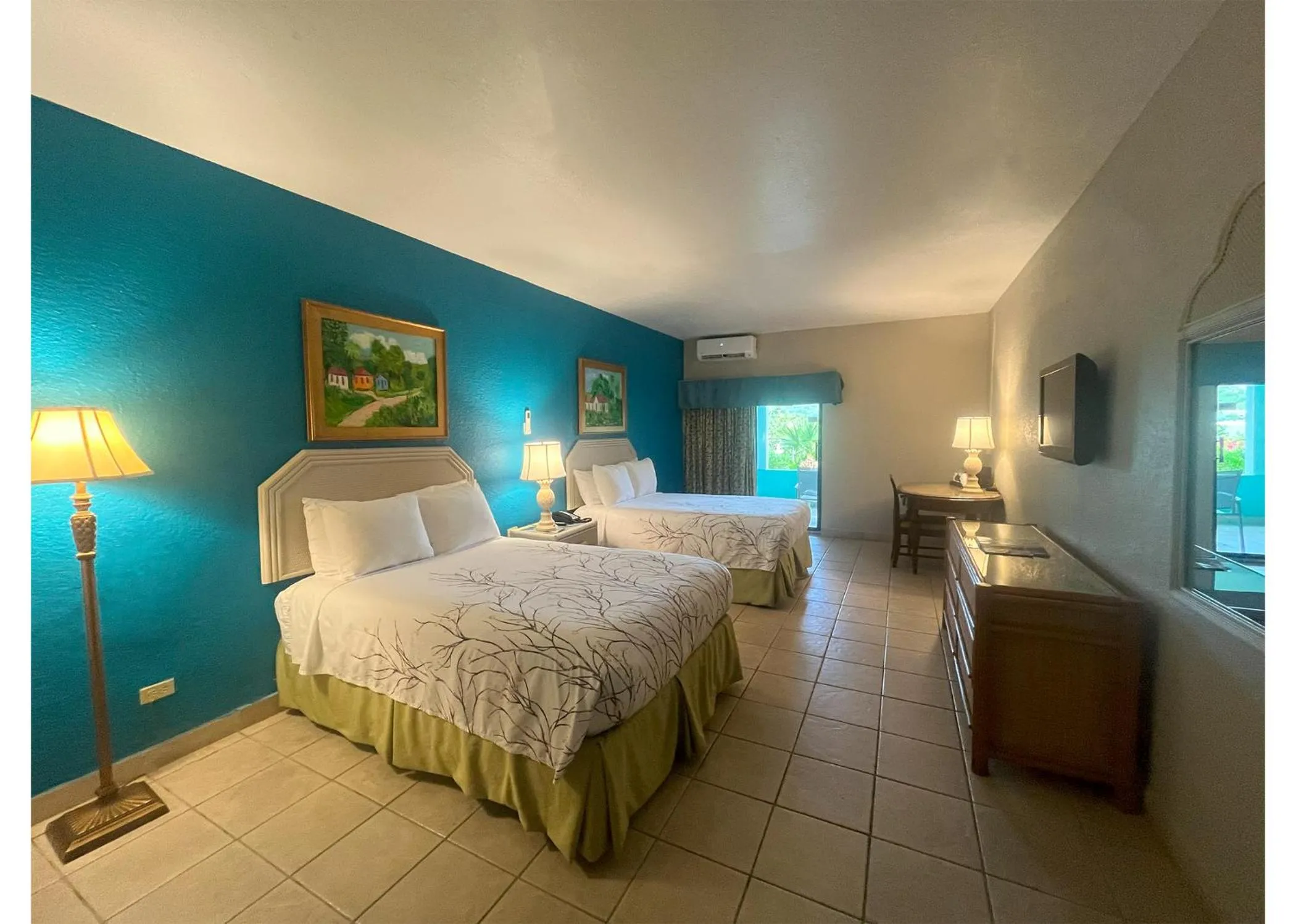 Bed in Lindbergh Bay Hotel