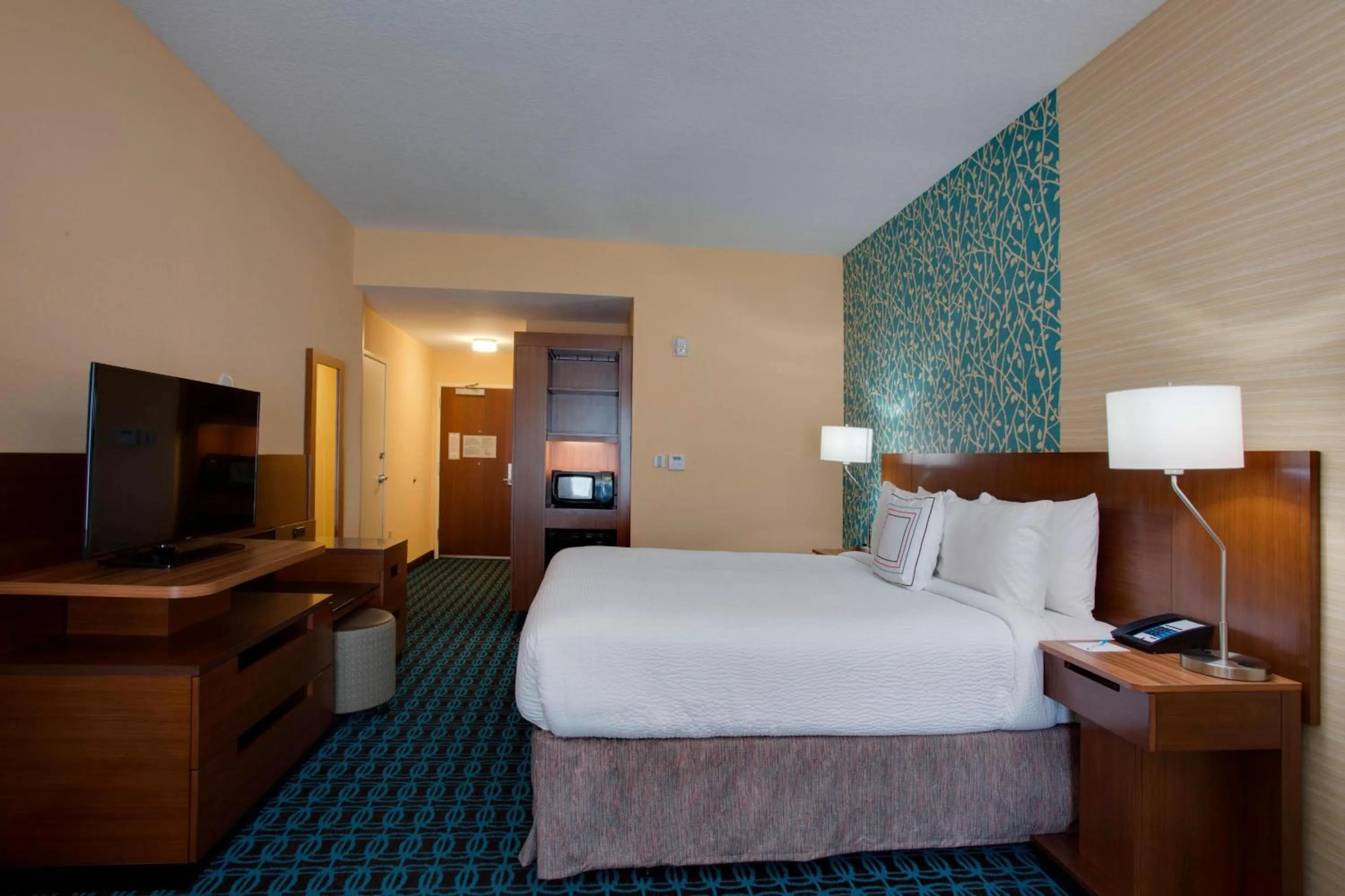 Photo of the whole room, Bed in Fairfield Inn & Suites By Marriott Fort Lauderdale Downtown/Las Olas