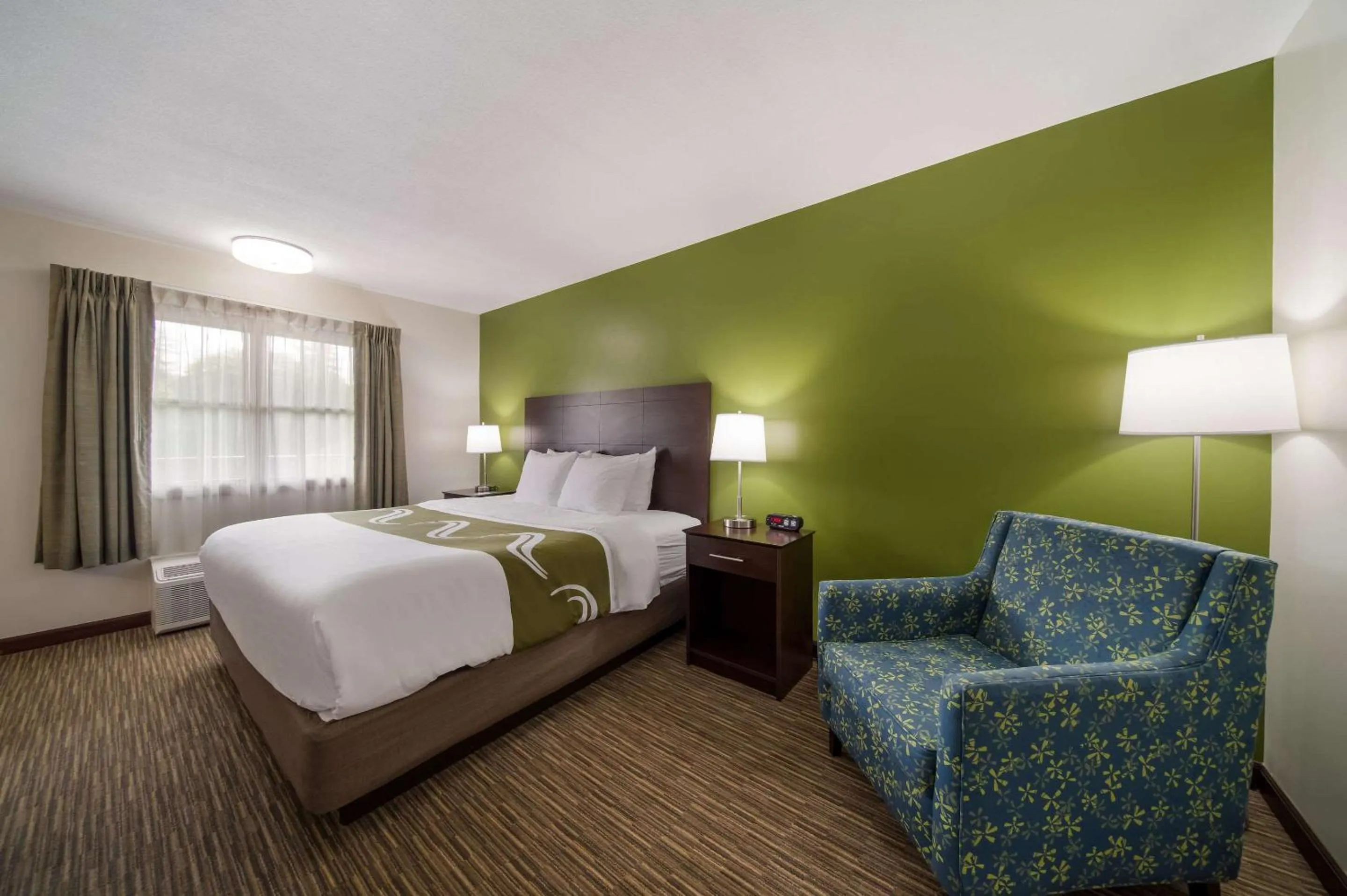 Bedroom, Bed in Quality Inn Great Barrington