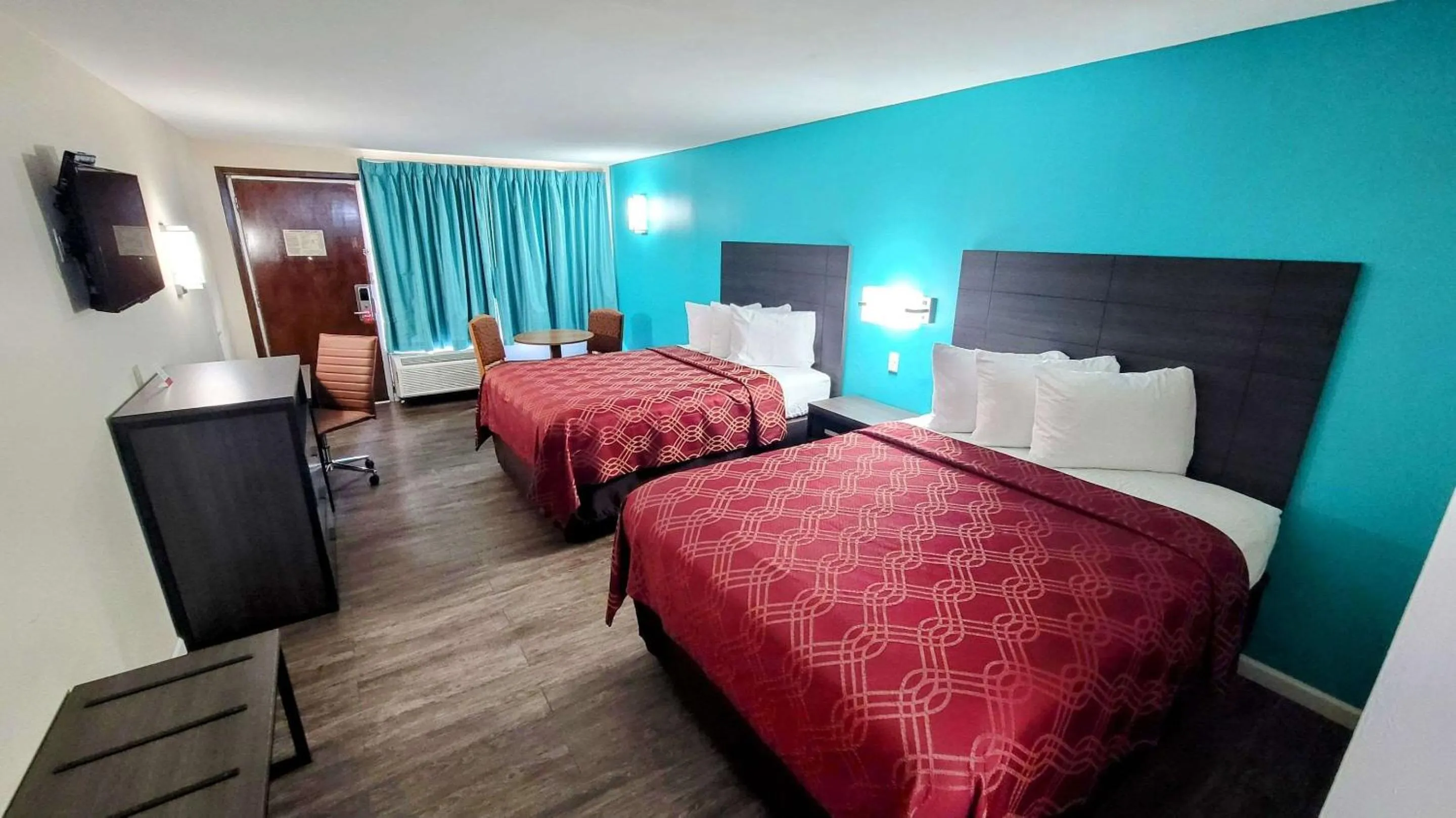 Bedroom, Bed in Econo Lodge Kosciusko